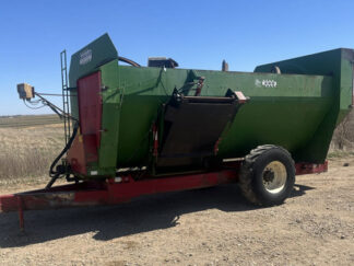 Farm Aid 560 Reel Feed Mixer