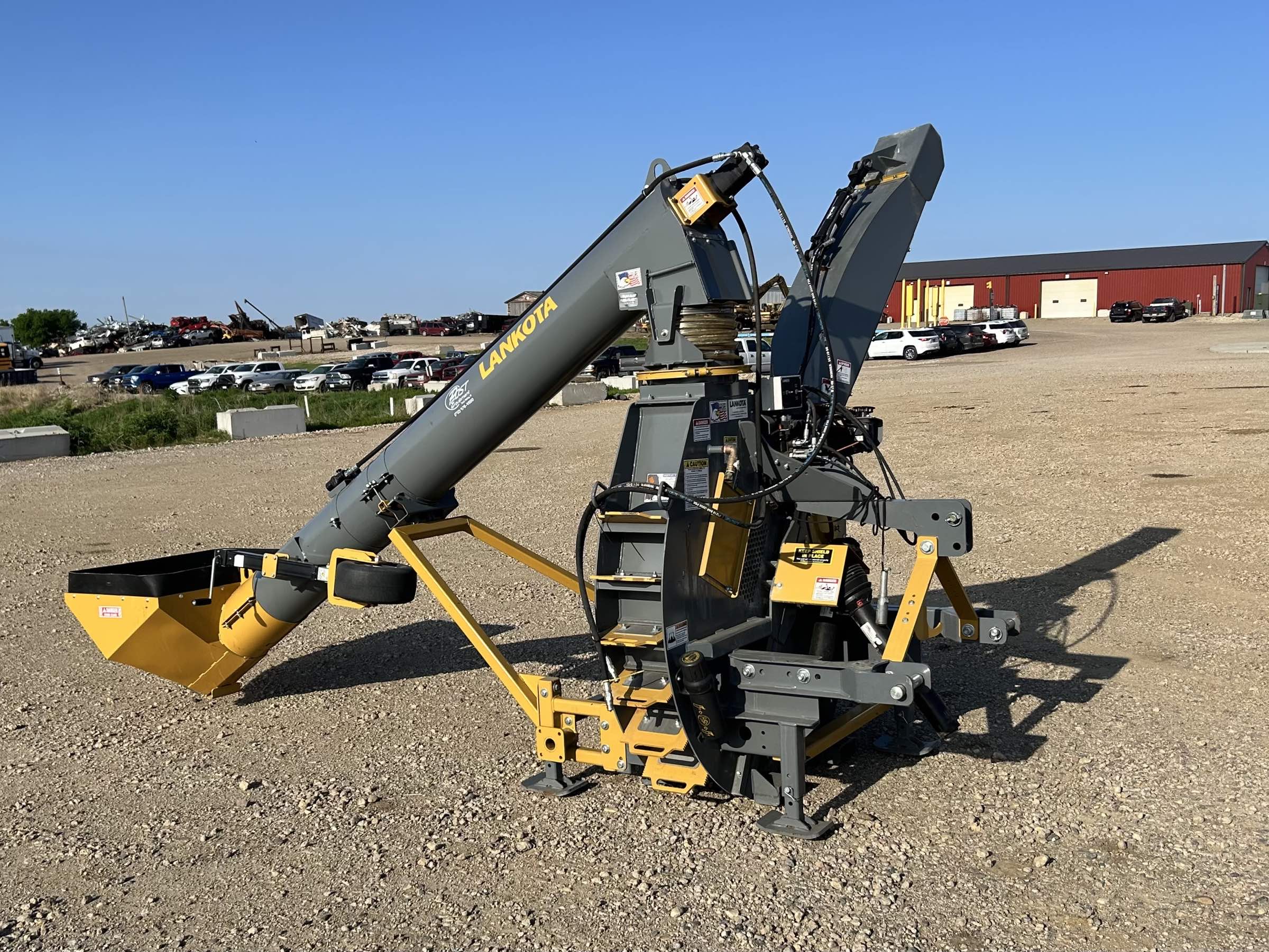 Used Lankota Corn Cracker! Trailer mounted with a jump auger kit, auger is 75%. hydraulic adjustable spout with liner and wireless remote, 60 hardened steel hammers, and a large 1000 PTO. Ready to go!