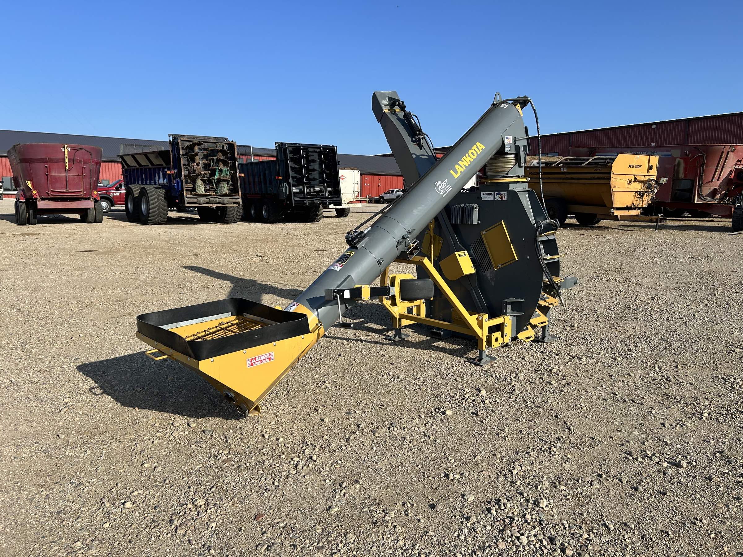 Used Lankota Corn Cracker! Trailer mounted with a jump auger kit, auger is 75%. hydraulic adjustable spout with liner and wireless remote, 60 hardened steel hammers, and a large 1000 PTO. Ready to go!