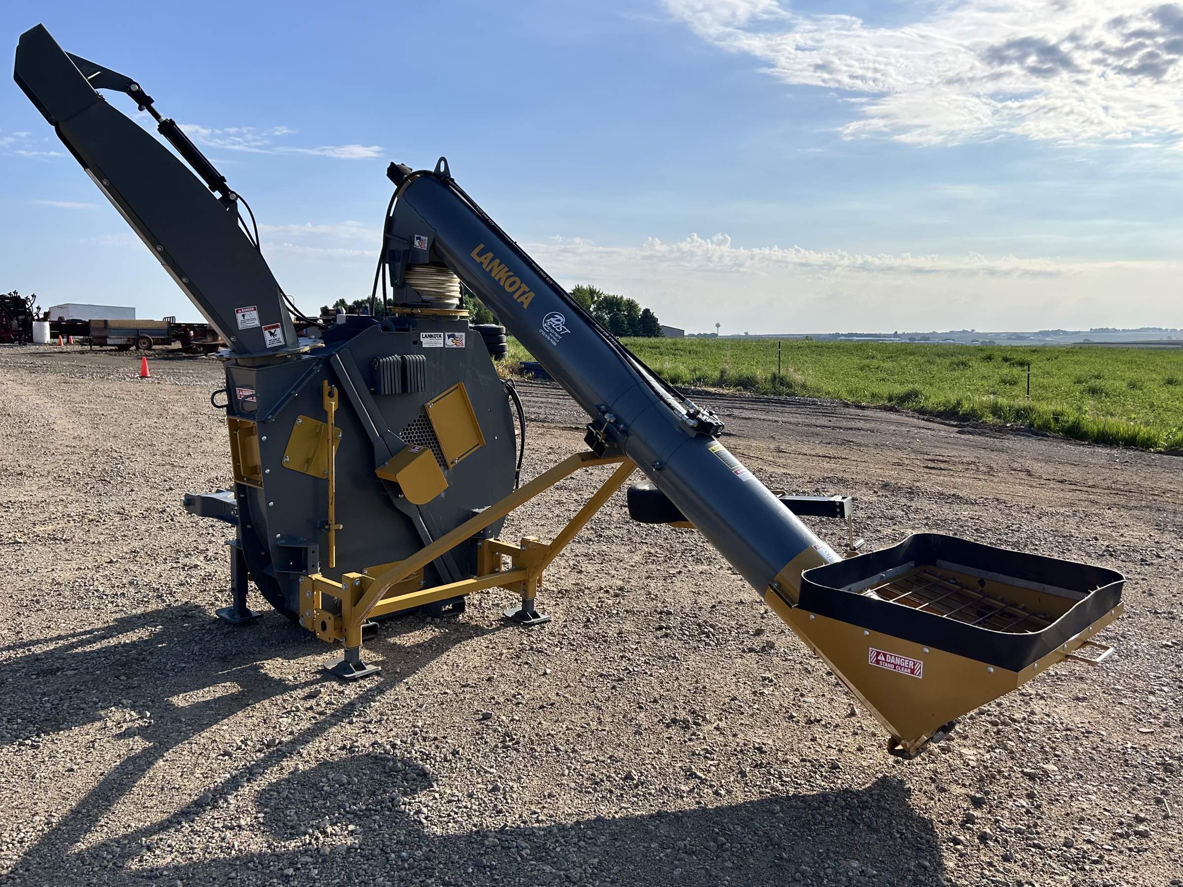 Used Lankota Corn Cracker! Trailer mounted with a jump auger kit, auger is 75%. hydraulic adjustable spout with liner and wireless remote, 60 hardened steel hammers, and a large 1000 PTO. Ready to go!