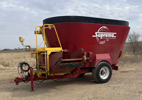 Supreme 600T Vertical Feed Mixer