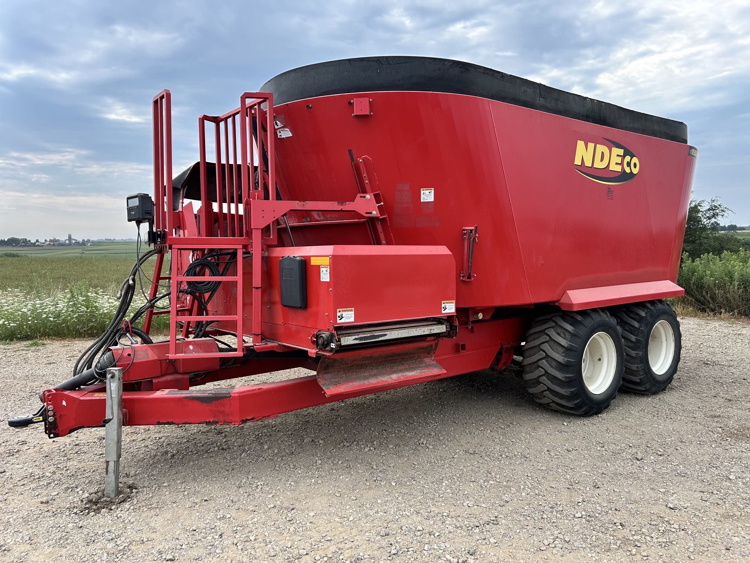 NDE-FS850DL-VERTICAL-FEED-MIXER-12 NDEco FS850DL Vertical Feed Mixer