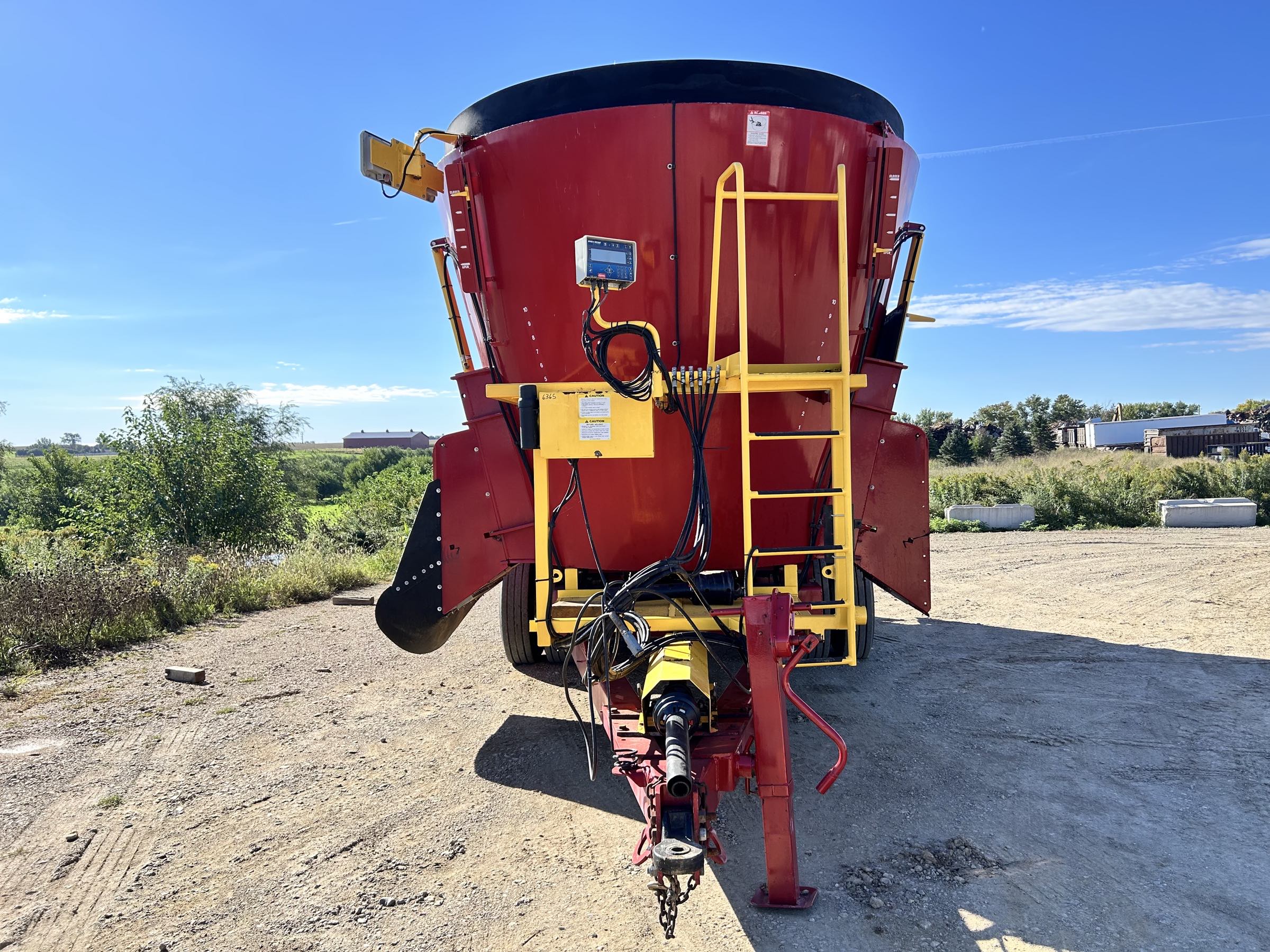 Supreme 1700TR Vertical Feed Mixer - Image 2