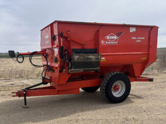 Kuhn Knight 3136 Reel Feed Mixer