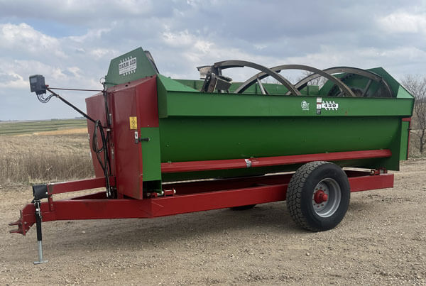 Farm Aid 430 Reel Feed Mixer