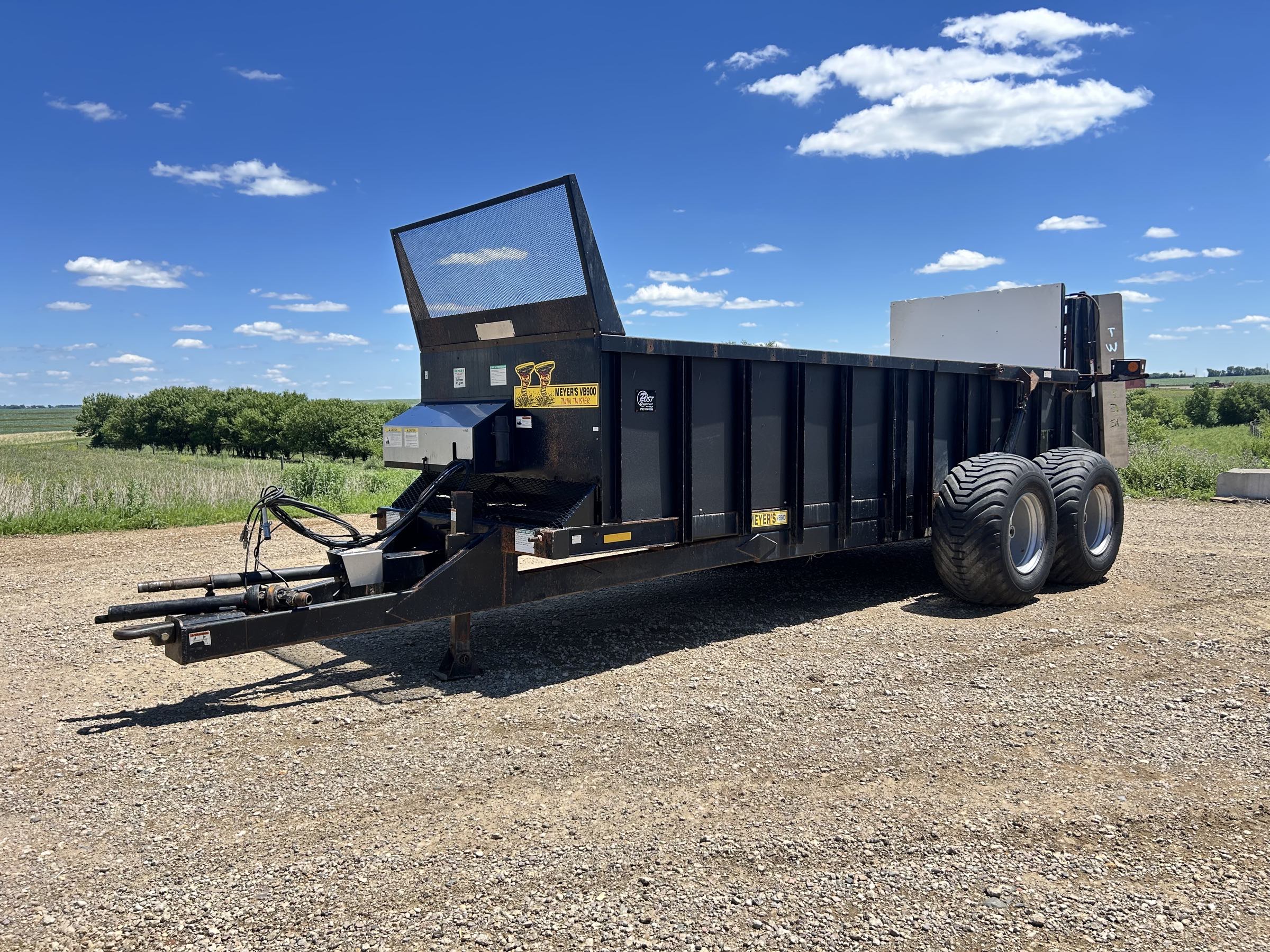 MEYERS-VB900-VERTICAL-BEATER-MANURE-SPREADER-1 Meyers VB900D Manure Spreader