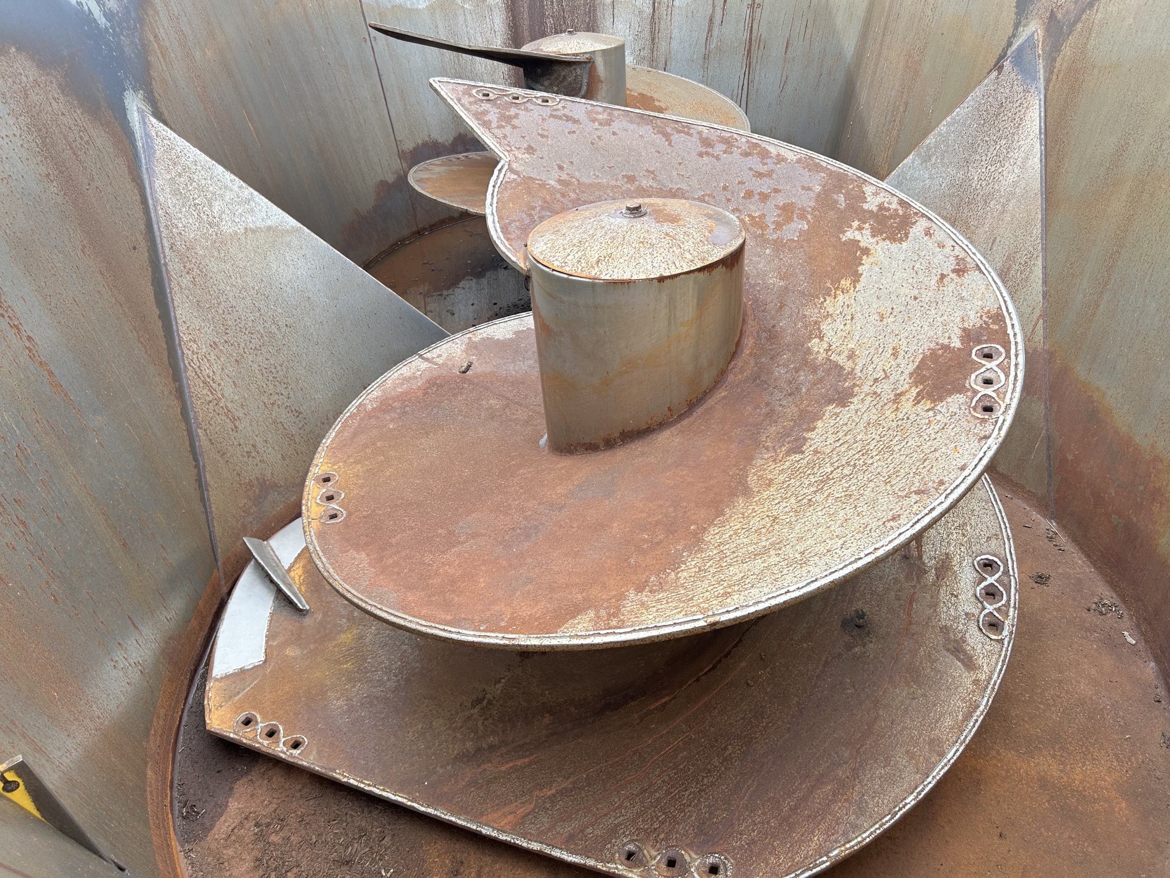 Supreme 1200T Vertical Feed Mixer - Image 10