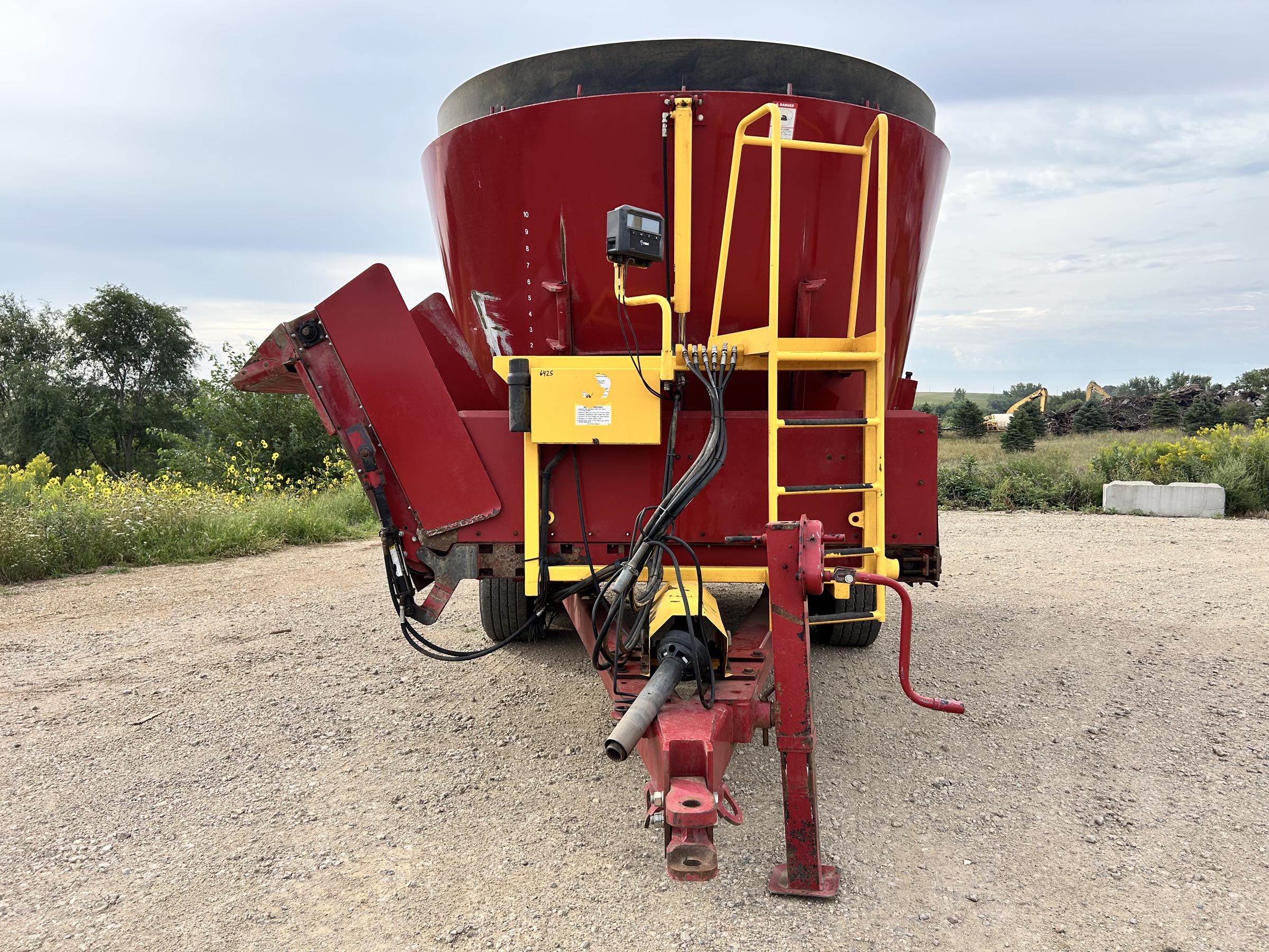 Supreme 1200T Vertical Feed Mixer - Image 2