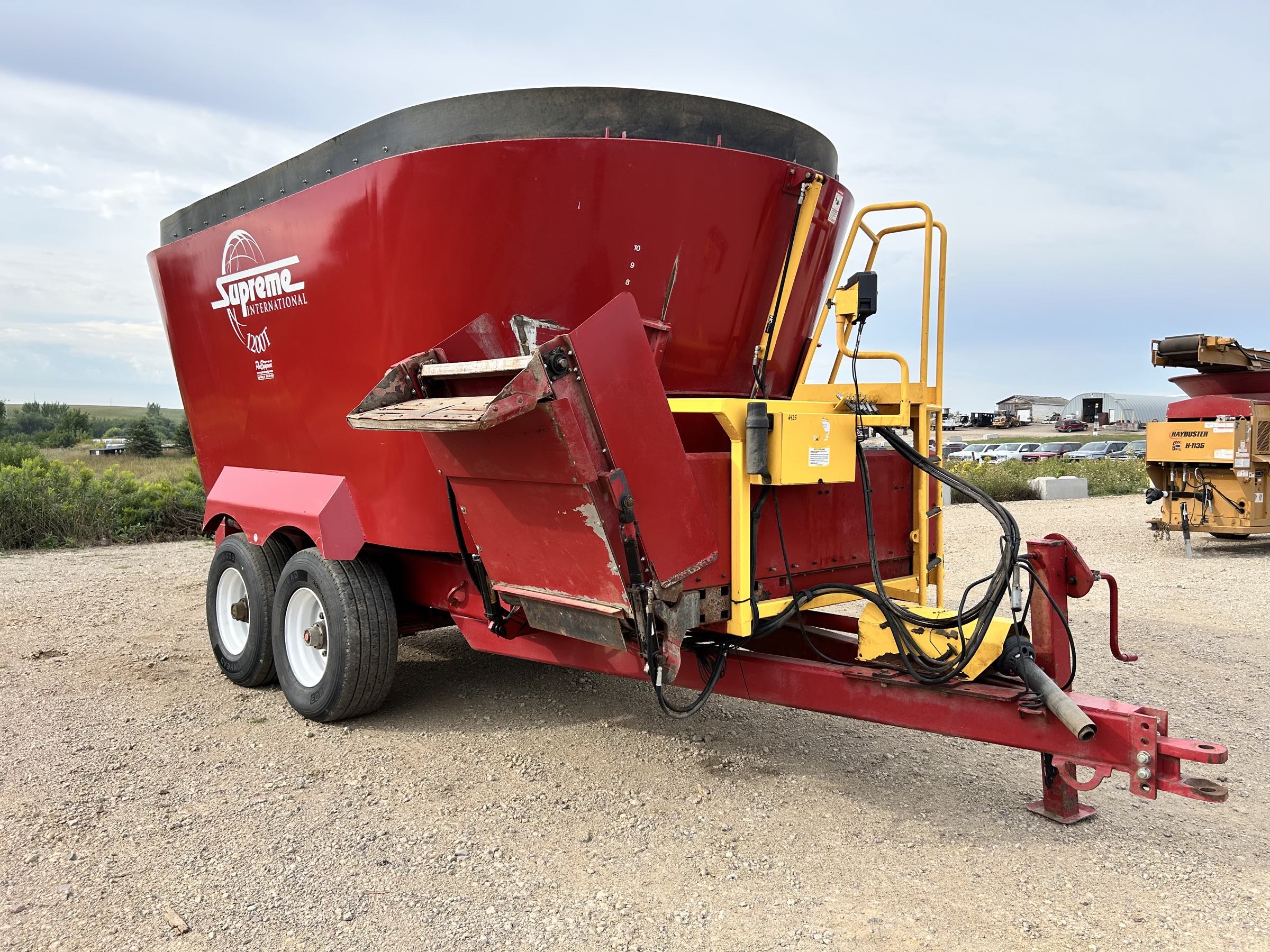 Supreme 1200T Vertical Feed Mixer - Image 3