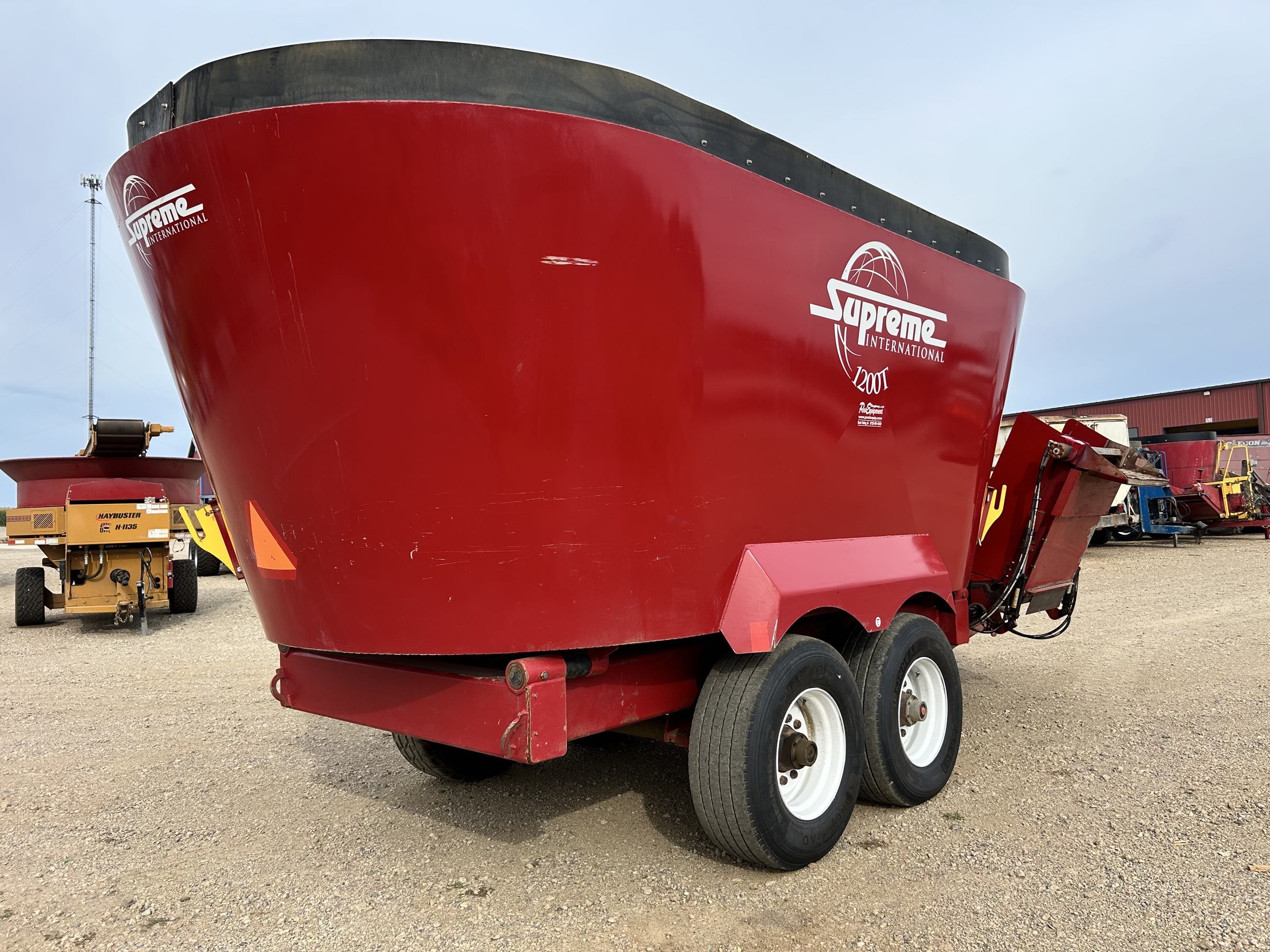 Supreme 1200T Vertical Feed Mixer - Image 5