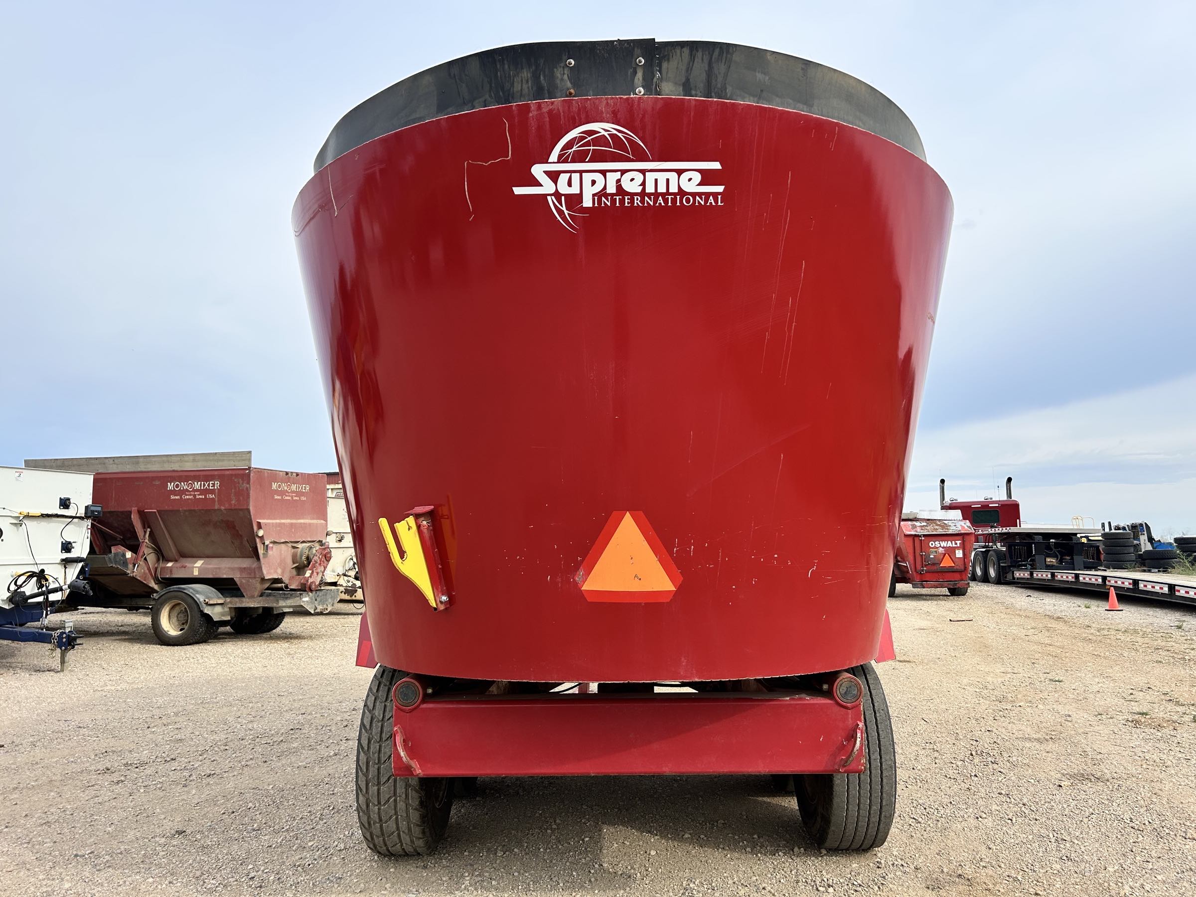 Supreme 1200T Vertical Feed Mixer - Image 6