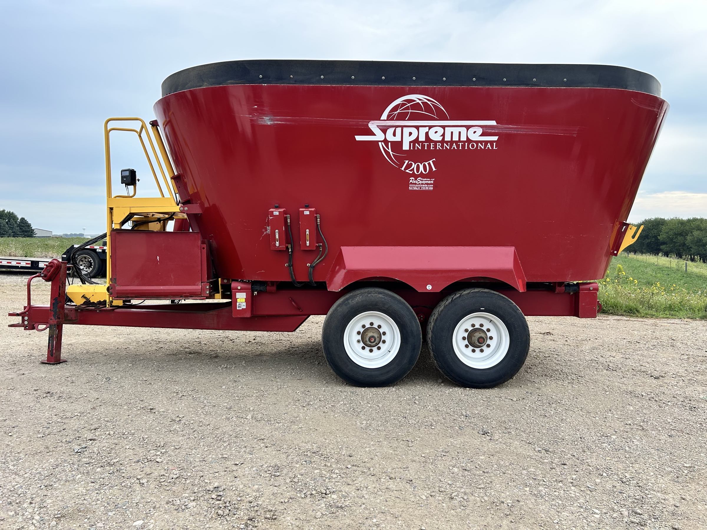 Supreme 1200T Vertical Feed Mixer - Image 8