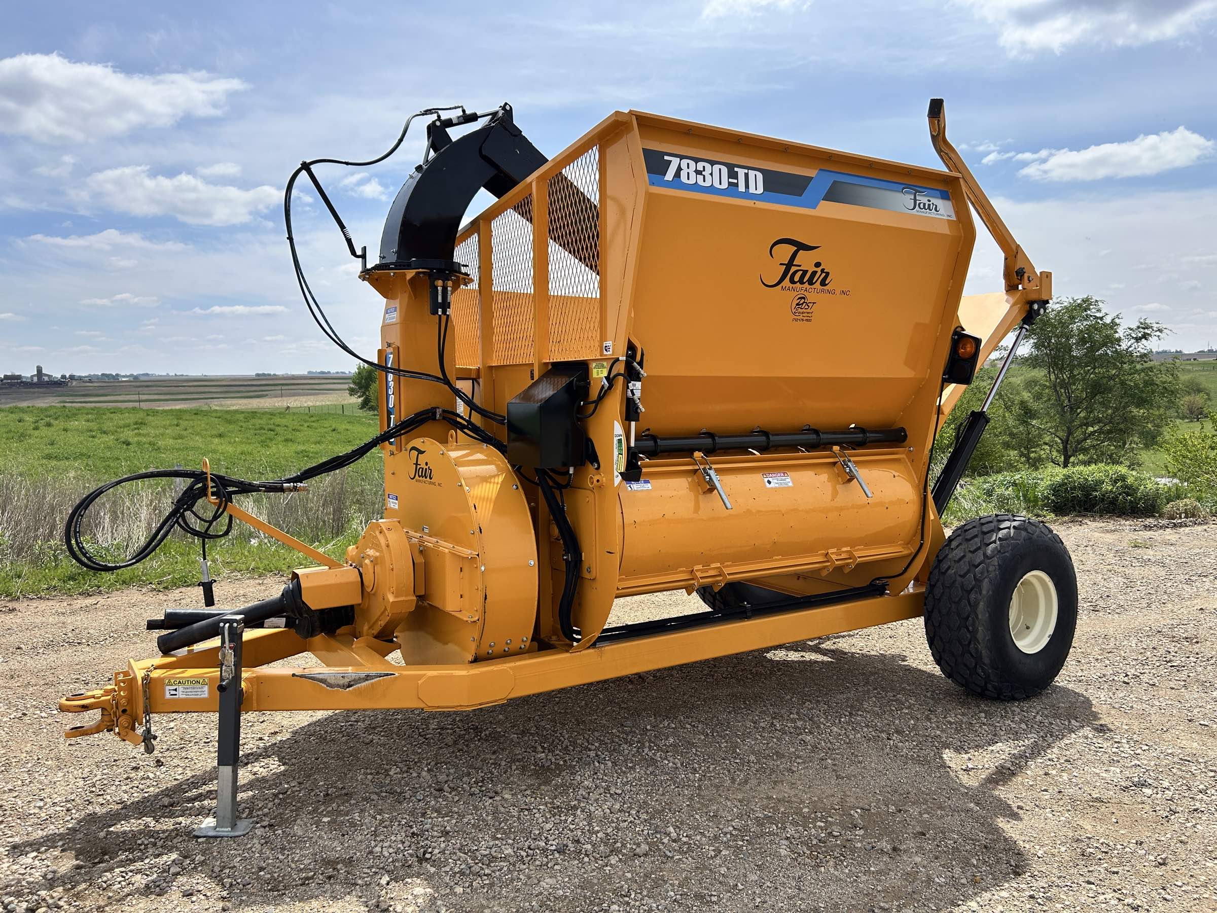 Used Fair 7830TD Bale Processor! One owner machine in excellent shape! Flotation tires, electric control box controls all functions, top discharge, gearbox drive! Good flails with some new ones, light kit, small 1000 CV PTO!