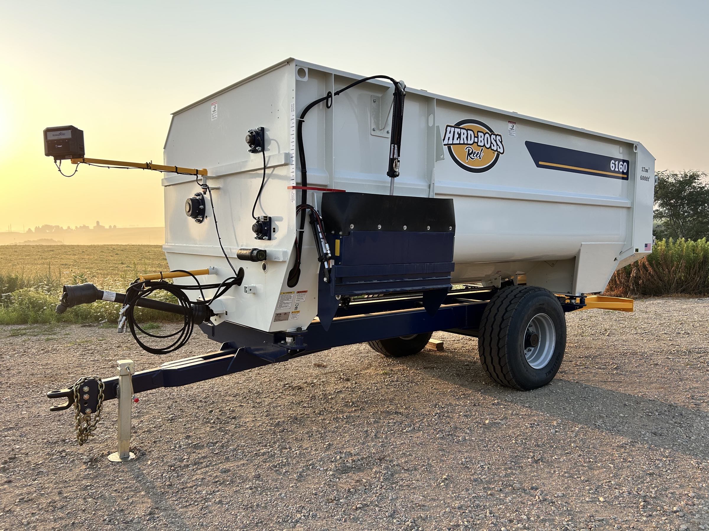 ***New*** Herd-Boss 6160 Reel Feed Mixer