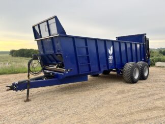 Used JBS 2448 3.0 Manure Spreader! One owner local trade 2022 model! Bulk head, bull pull hitch, small 1000 CV PTO, light kit! Log chain single web, tandem axle, spring ride suspension!