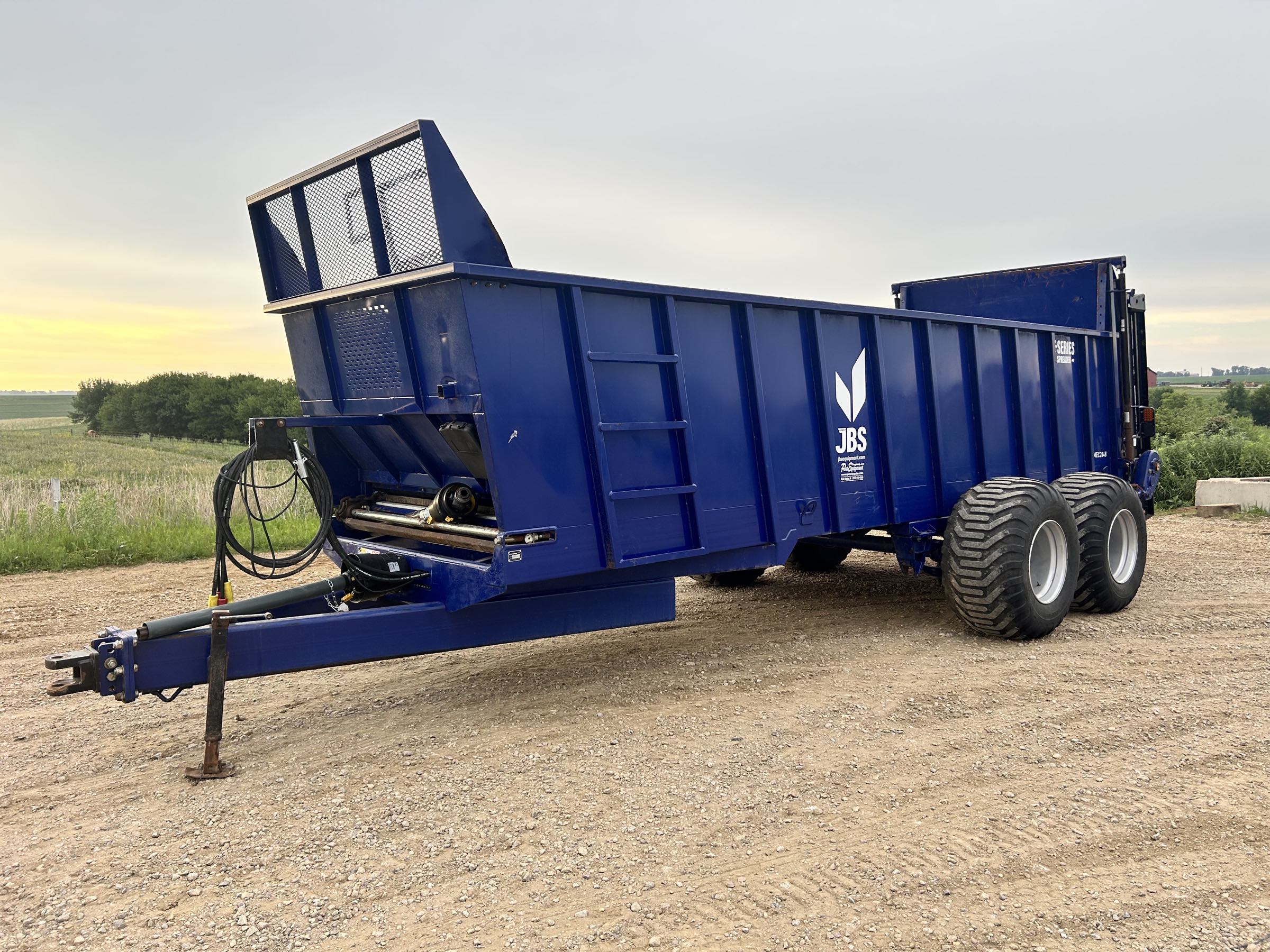 Used JBS 2448 3.0 Manure Spreader! One owner local trade 2022 model! Bulk head, bull pull hitch, small 1000 CV PTO, light kit! Log chain single web, tandem axle, spring ride suspension!