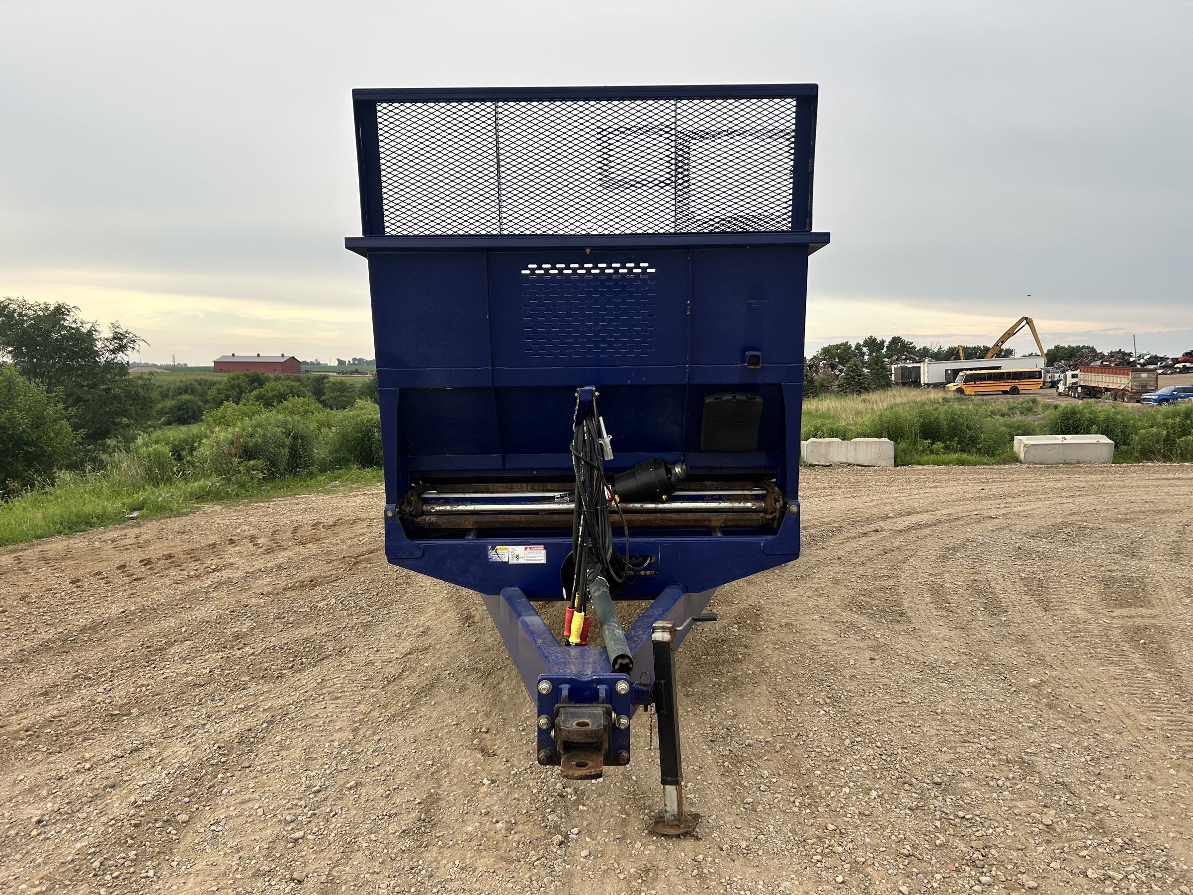 Used JBS 2448 3.0 Manure Spreader! One owner local trade 2022 model! Bulk head, bull pull hitch, small 1000 CV PTO, light kit! Log chain single web, tandem axle, spring ride suspension!