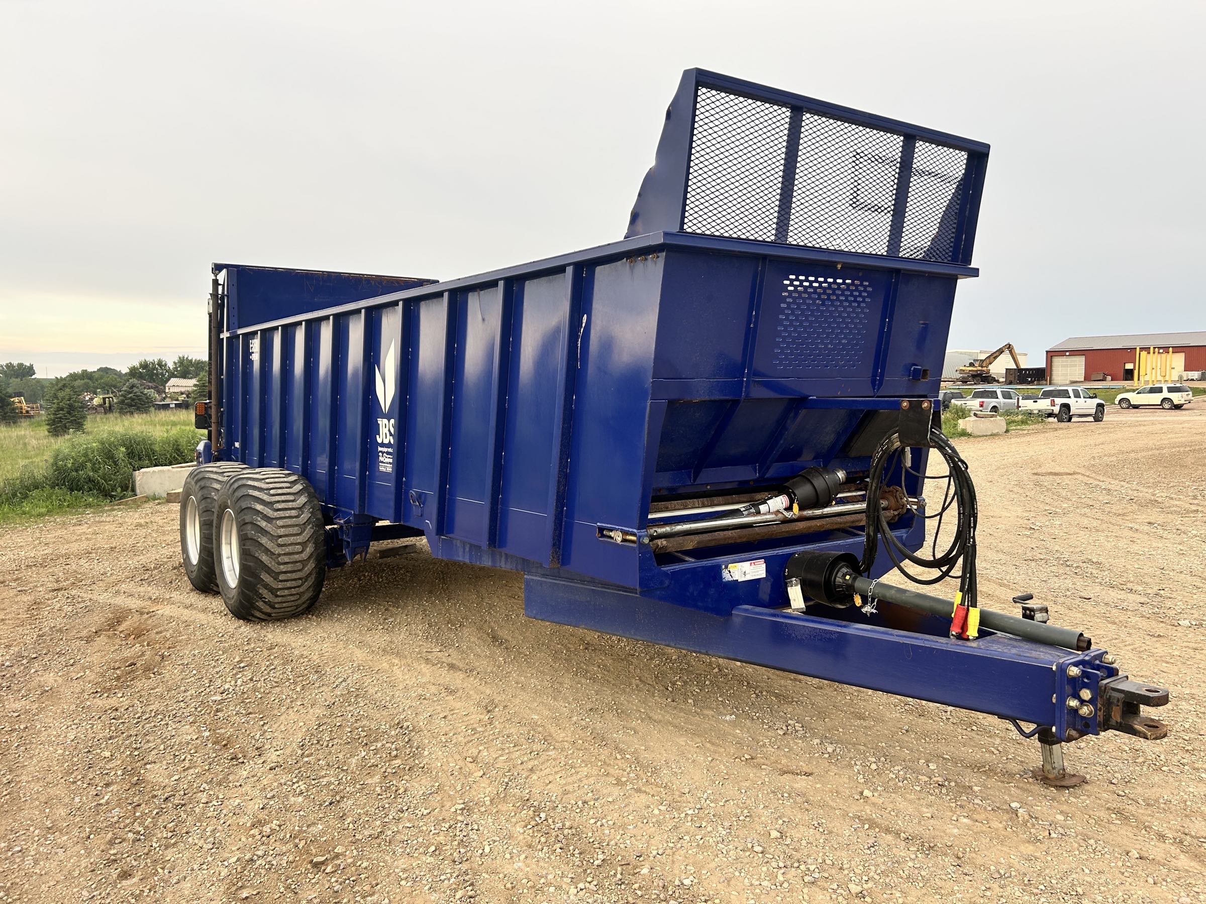 JBS 2448 Manure Spreader - Image 4