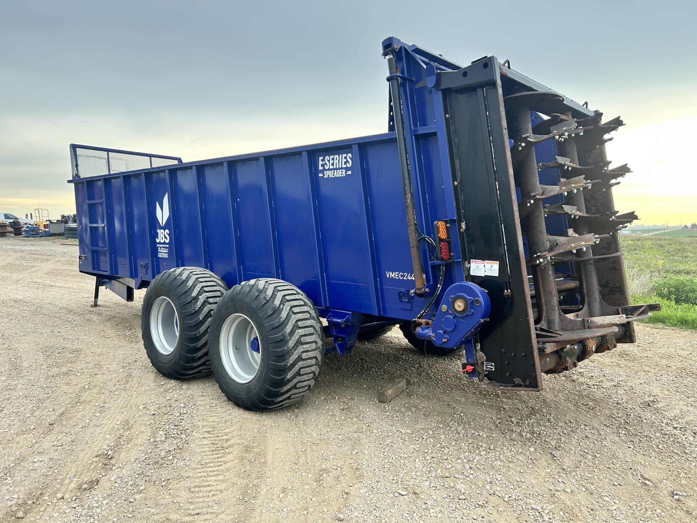 JBS 2448 Manure Spreader - Image 8
