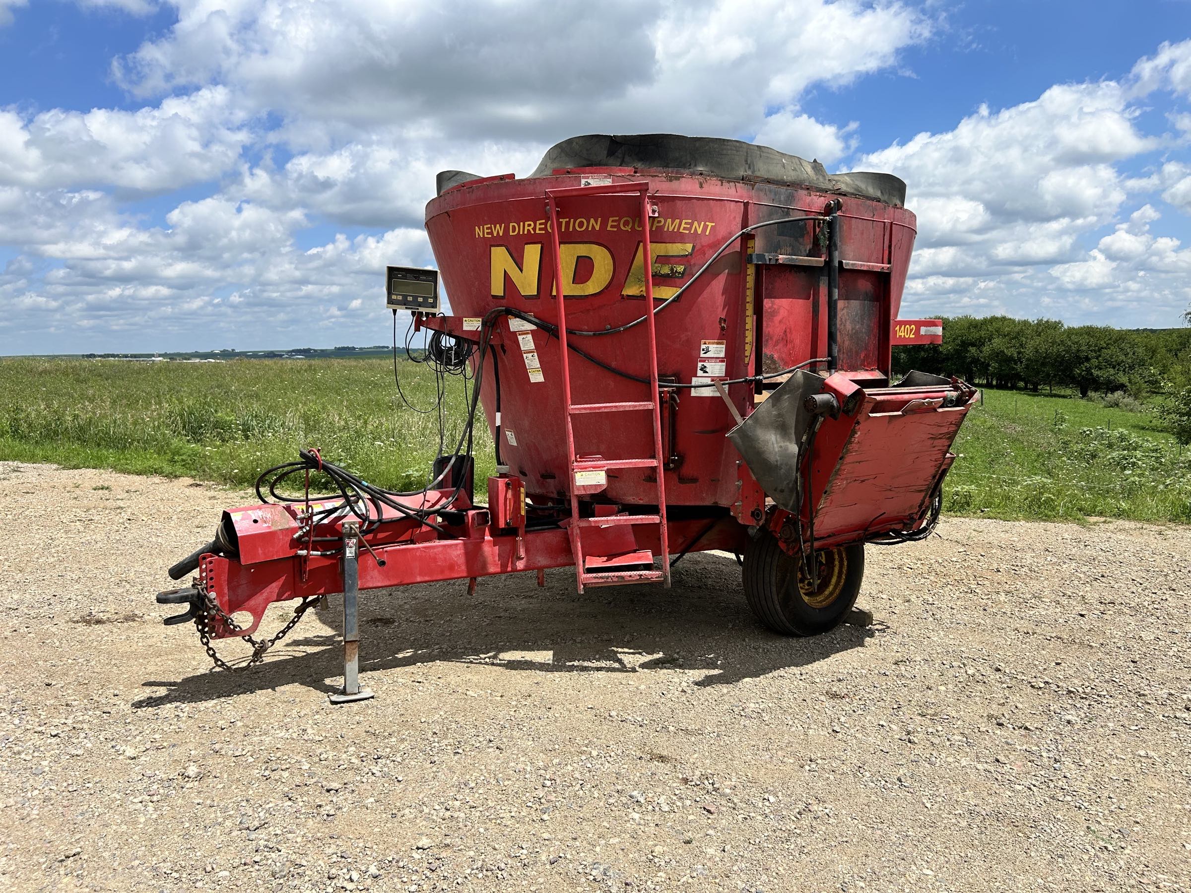 NDE-1402-VERTICAL-FEED-MIXER-1 NDEco 1402 Vertical Feed Mixer
