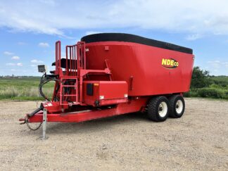 Used 2021 NDE FS950DL Vertical Mixer. Very clean 950 cubic foot twin screw mixer with a 3' RH flip up. Auger life is 60%. Wagon is equipped with a Weightronics scale head and remote and super single tires. Powered by a small 1000 PTO.