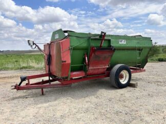 Farm Aid 430 Reel Feed Mixer