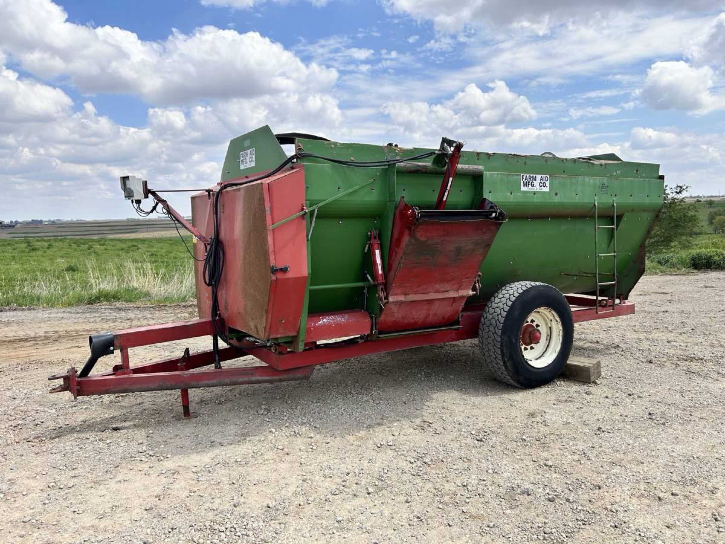 Farm Aid 430 Reel Feed Mixer