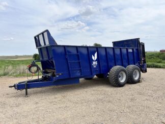 Used 2020 JBS 2248 manure spreader! Log chain floor chain with ploy liner. Good looking vertical beaters with some new cups, powered by a big 1000 CV PTO.
