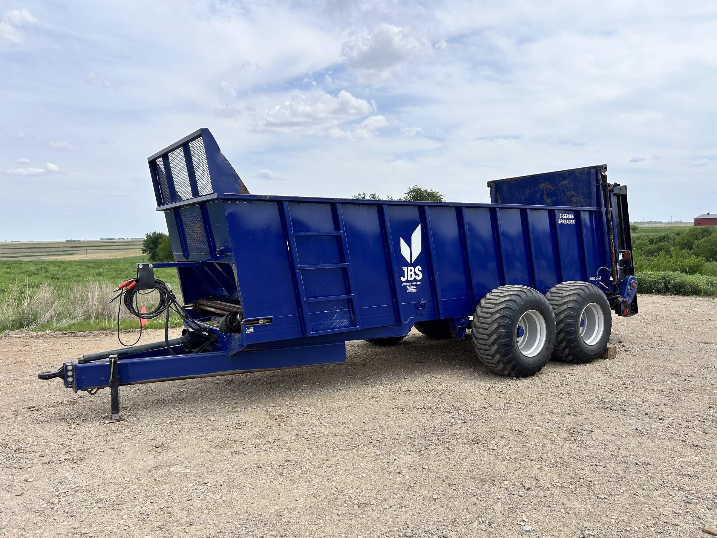 Used 2020 JBS 2248 manure spreader! Log chain floor chain with ploy liner. Good looking vertical beaters with some new cups, powered by a big 1000 CV PTO.