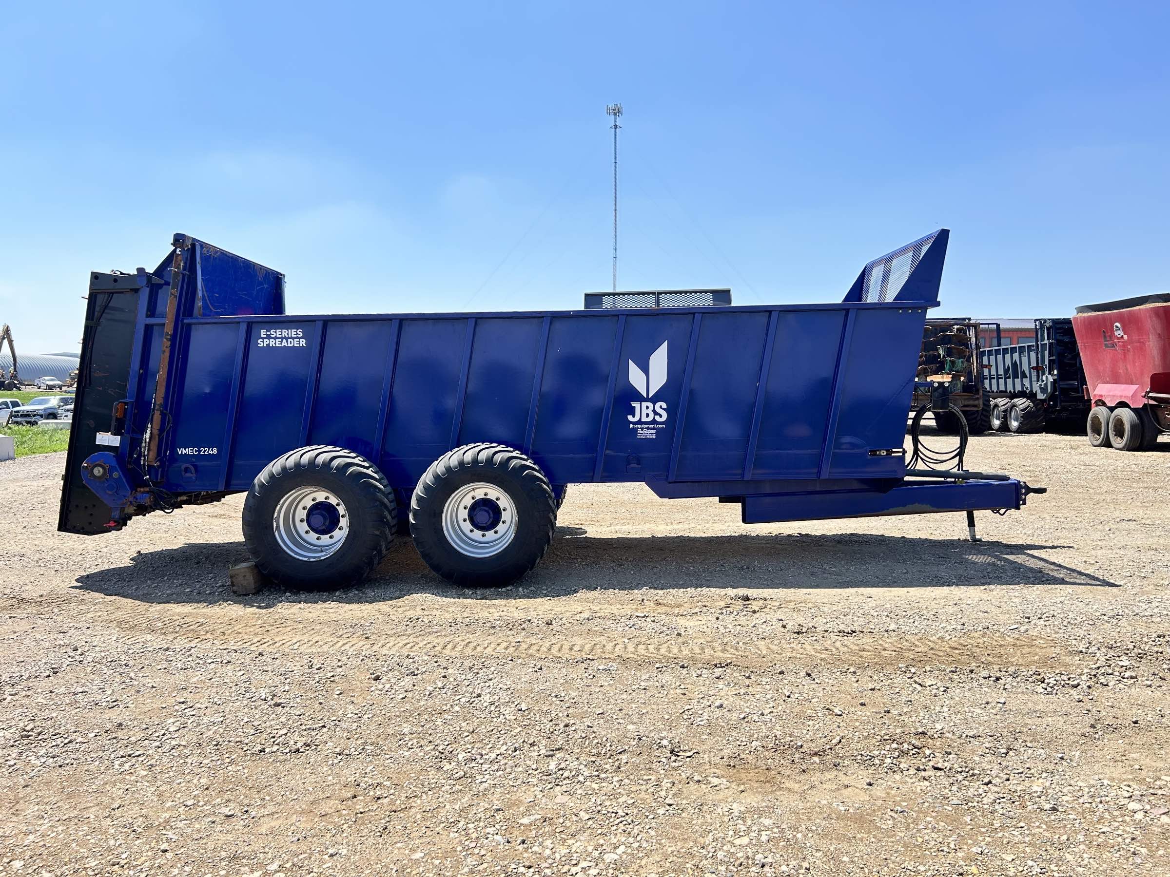 Used 2020 JBS 2248 manure spreader! Log chain floor chain with ploy liner. Good looking vertical beaters with some new cups, powered by a big 1000 CV PTO. Ready to go!