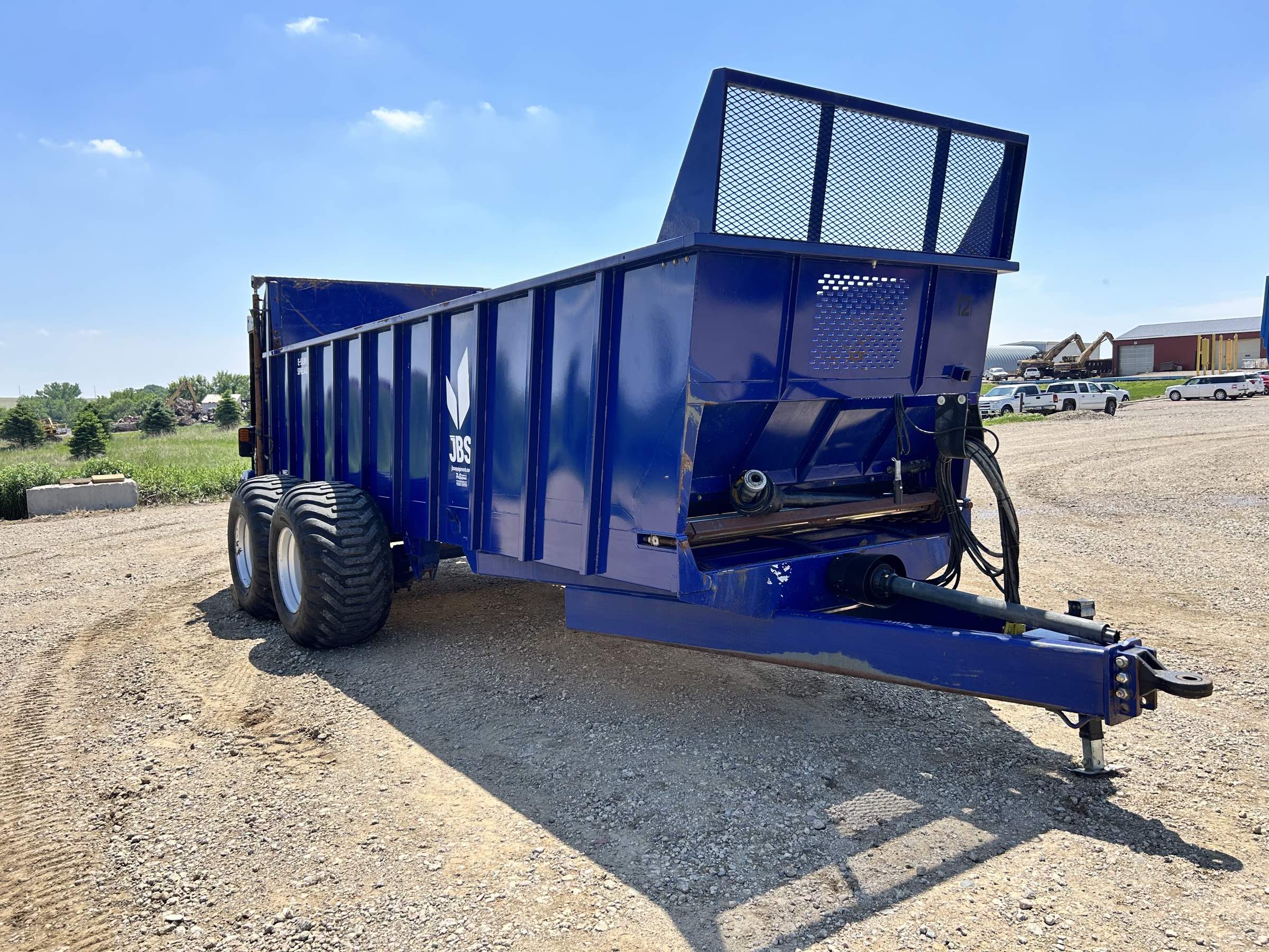 Used 2020 JBS 2248 manure spreader! Log chain floor chain with ploy liner. Good looking vertical beaters with some new cups, powered by a big 1000 CV PTO. Ready to go!