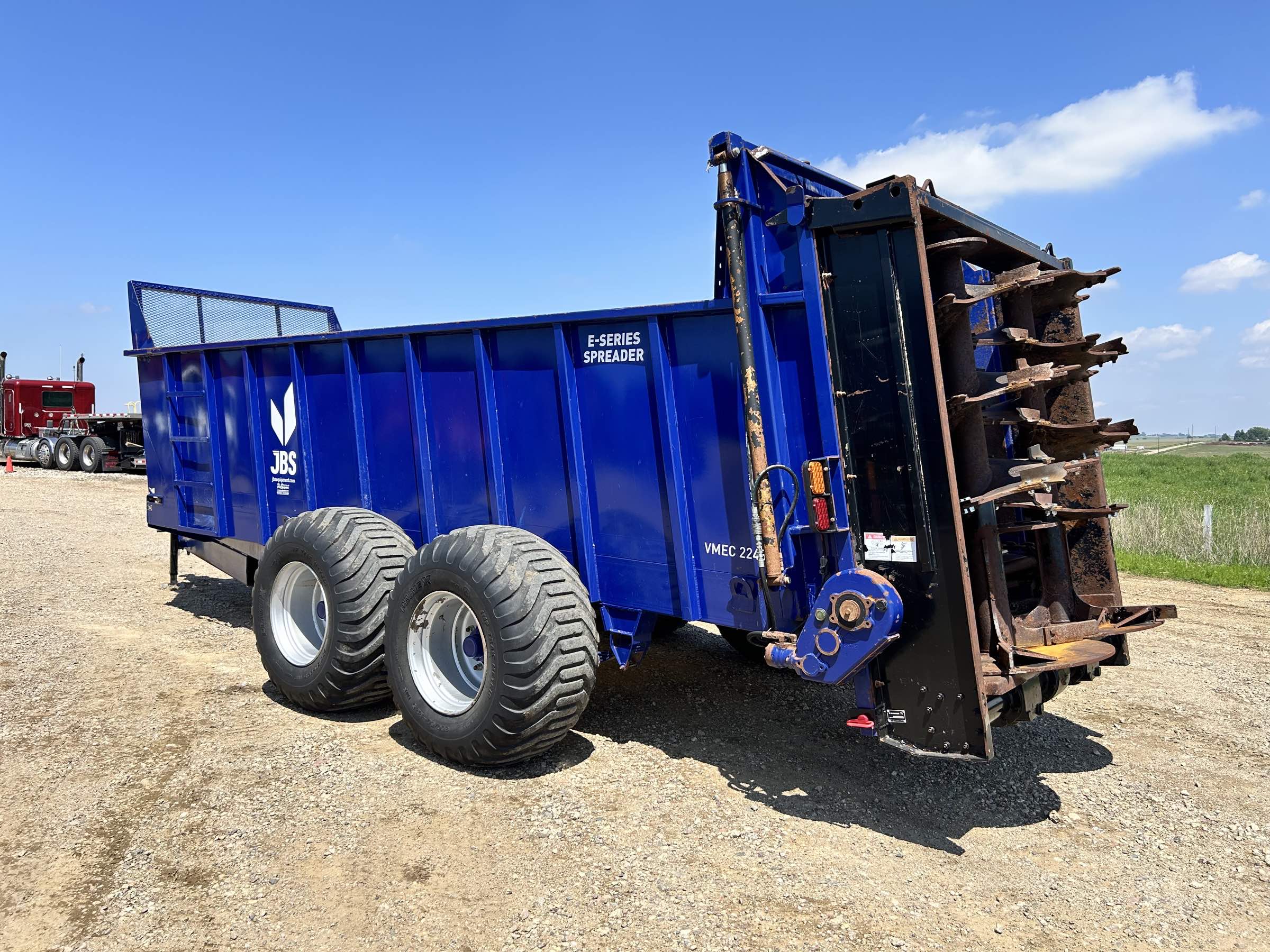 Used 2020 JBS 2248 manure spreader! Log chain floor chain with ploy liner. Good looking vertical beaters with some new cups, powered by a big 1000 CV PTO. Ready to go!