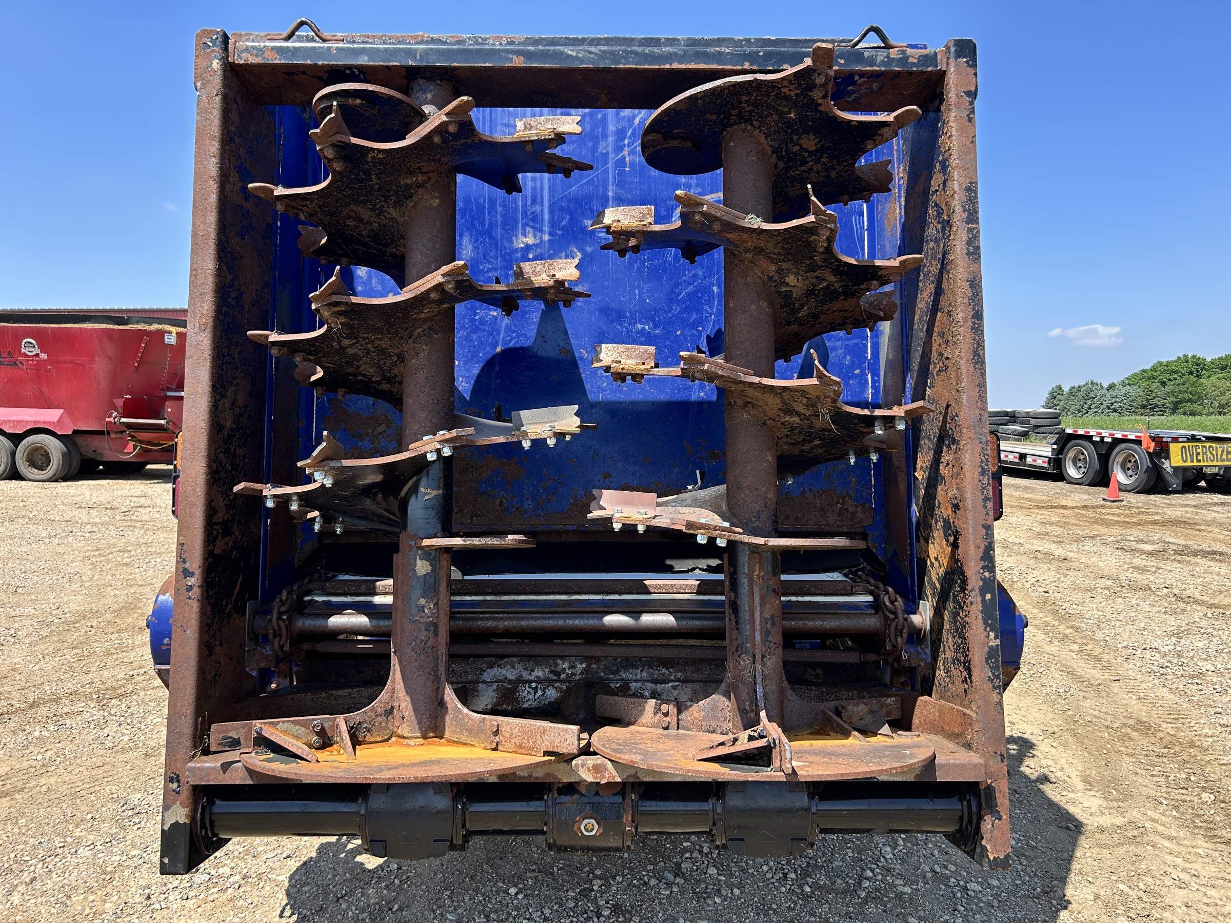 Used 2020 JBS 2248 manure spreader! Log chain floor chain with ploy liner. Good looking vertical beaters with some new cups, powered by a big 1000 CV PTO. Ready to go!