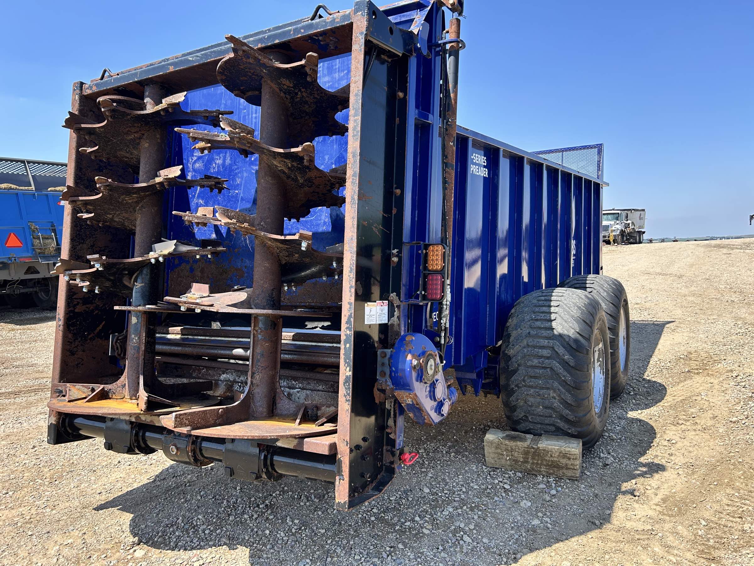 Used 2020 JBS 2248 manure spreader! Log chain floor chain with ploy liner. Good looking vertical beaters with some new cups, powered by a big 1000 CV PTO. Ready to go!