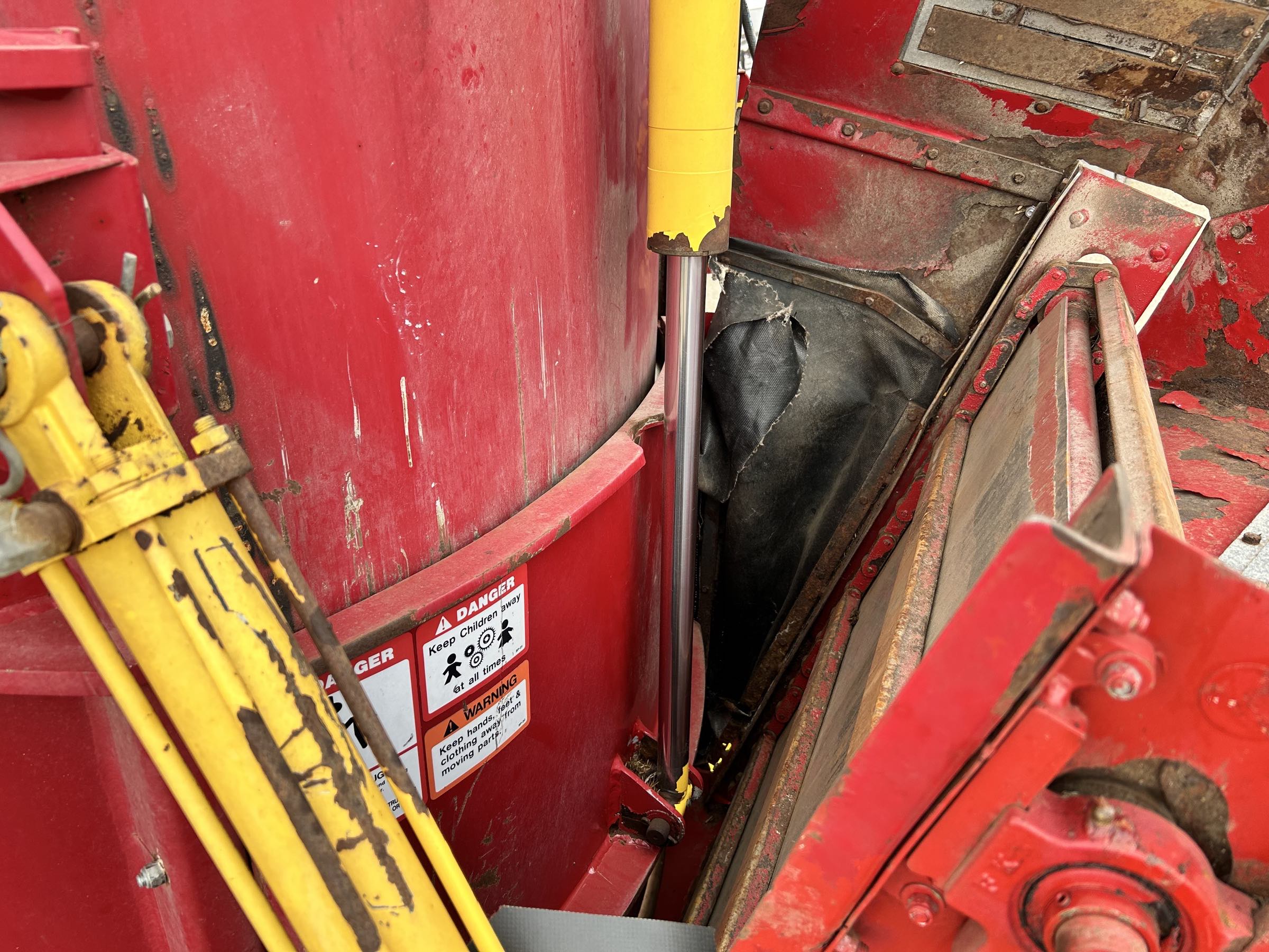 Supreme 500T Vertical Feed Mixer - Image 9