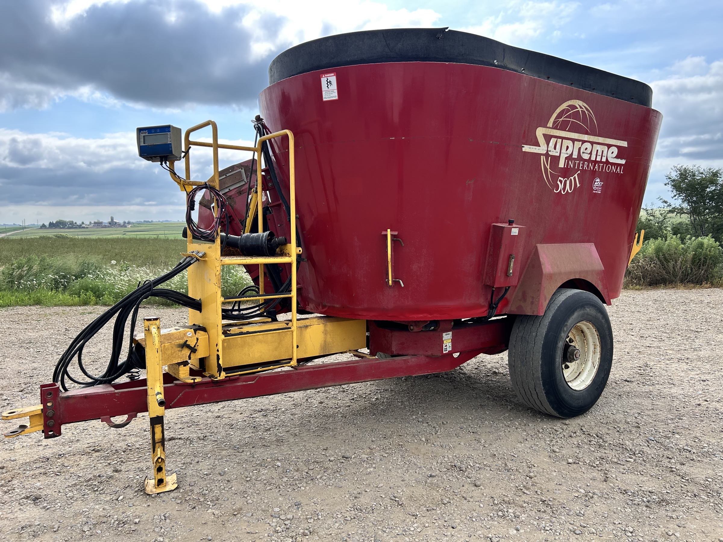 SUPREME-500T-VERTICAL-FEED-MIXER-7 Supreme 500T Vertical Feed Mixer