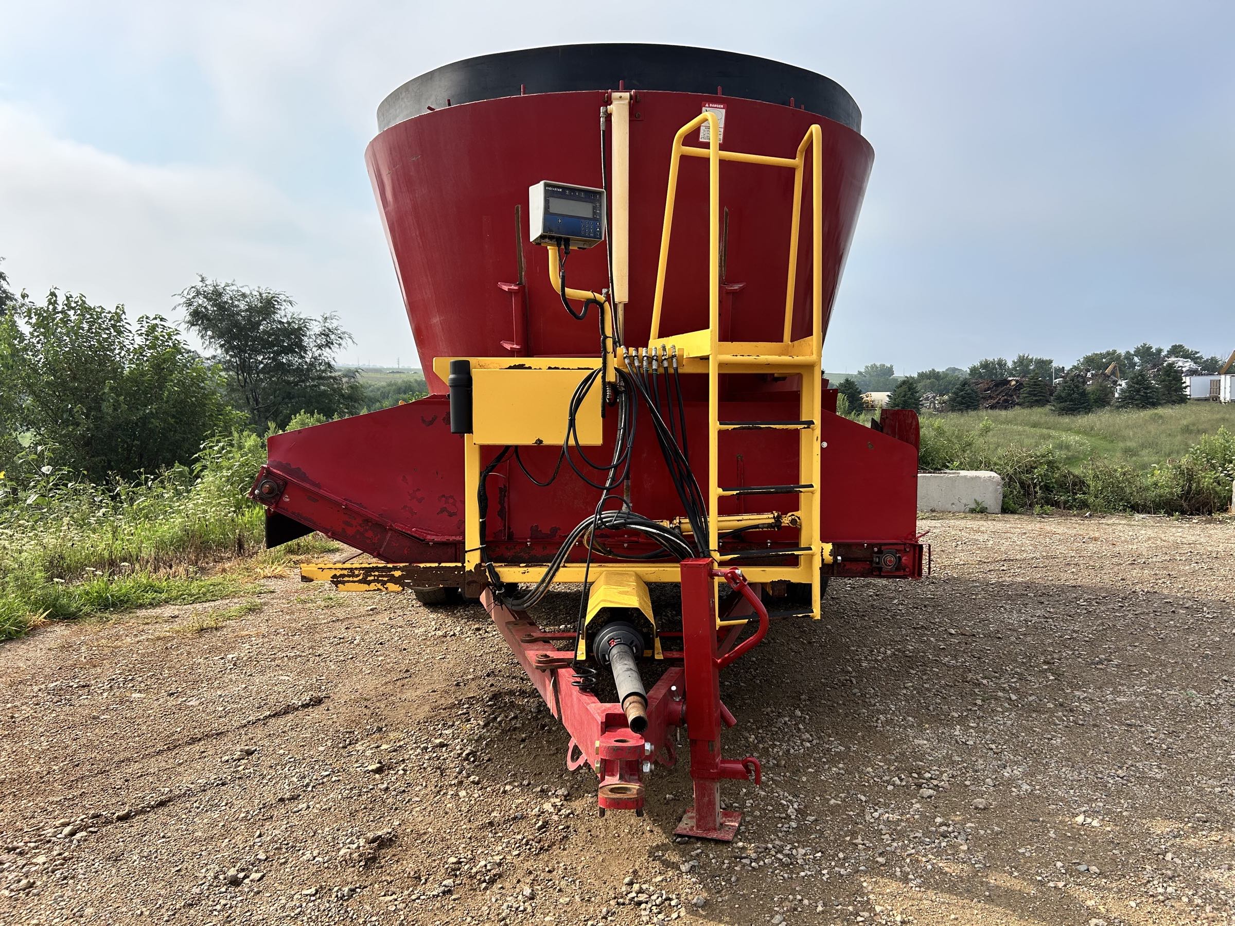 Supreme 900T Vertical Feed Mixer - Image 2