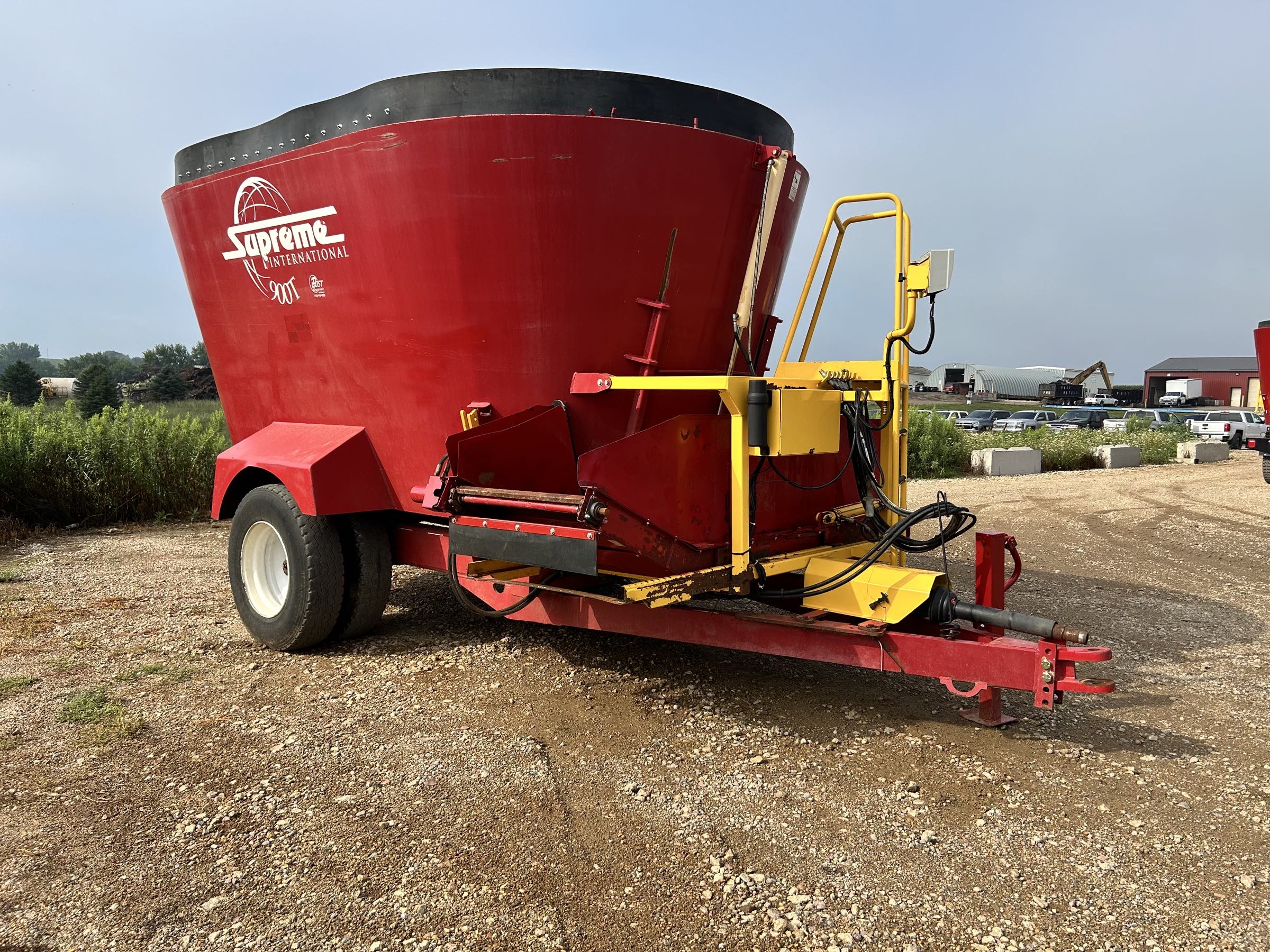 Supreme 900T Vertical Feed Mixer - Image 3
