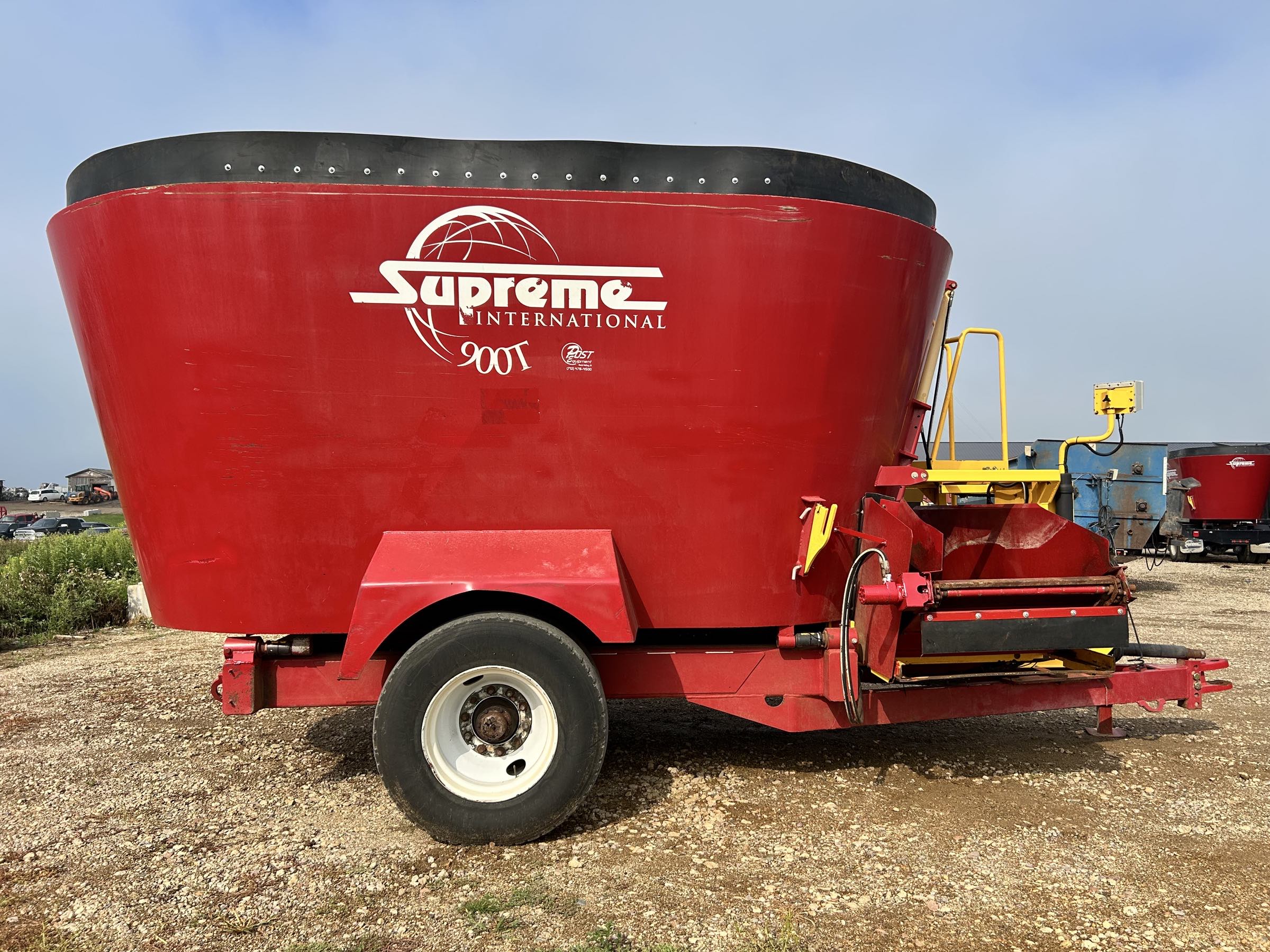 Supreme 900T Vertical Feed Mixer - Image 4