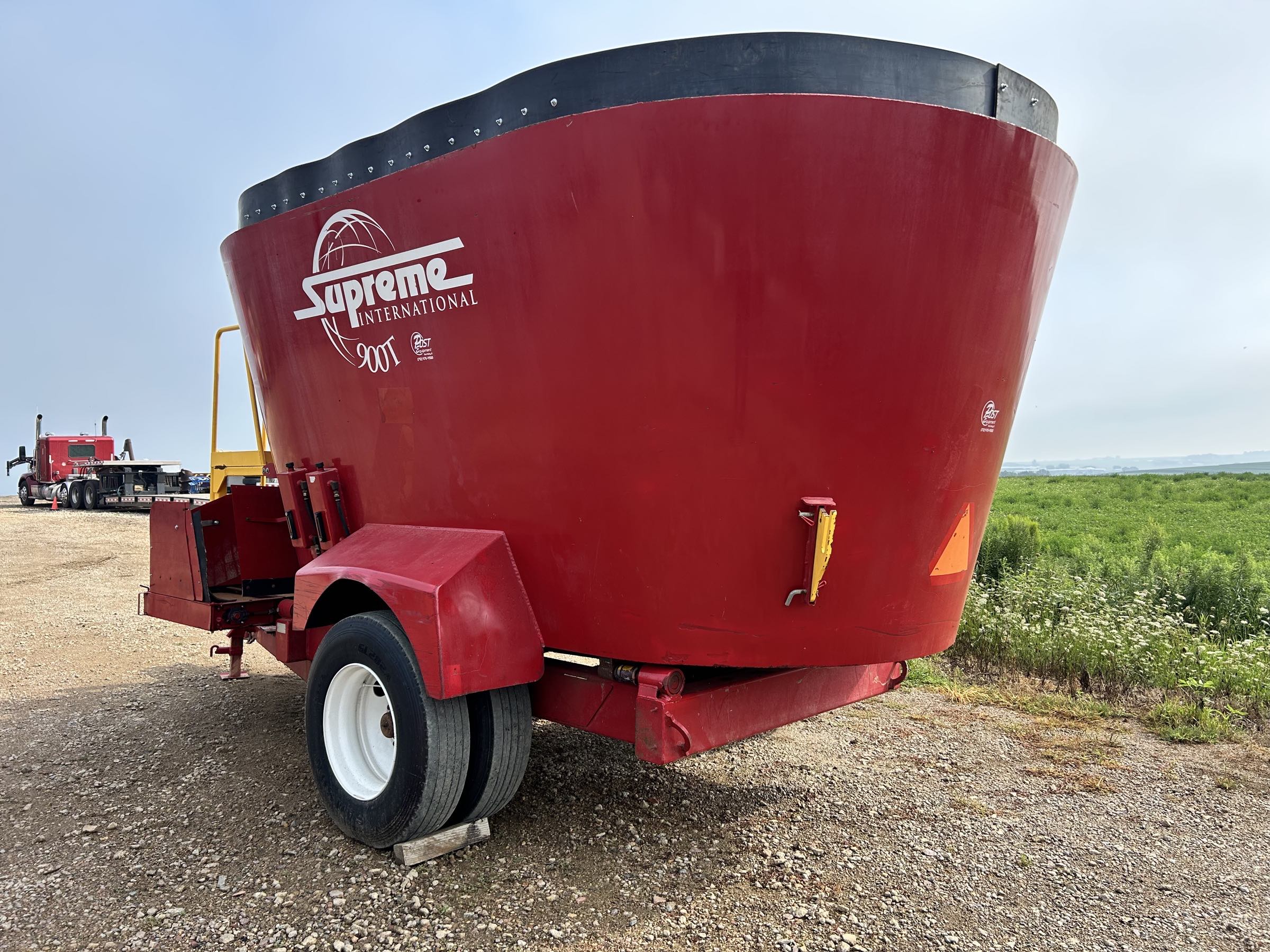 Supreme 900T Vertical Feed Mixer - Image 7
