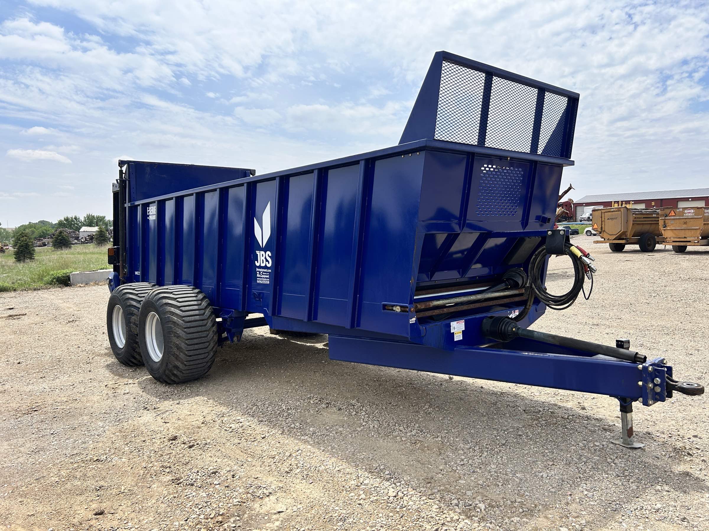 Used 2023 JBS 2248-3.0 Manure Spreader! Bulk head, bull pull, small 1000 CV PTO, light kit! Log chain single web, tandem axle, spring ride suspension!