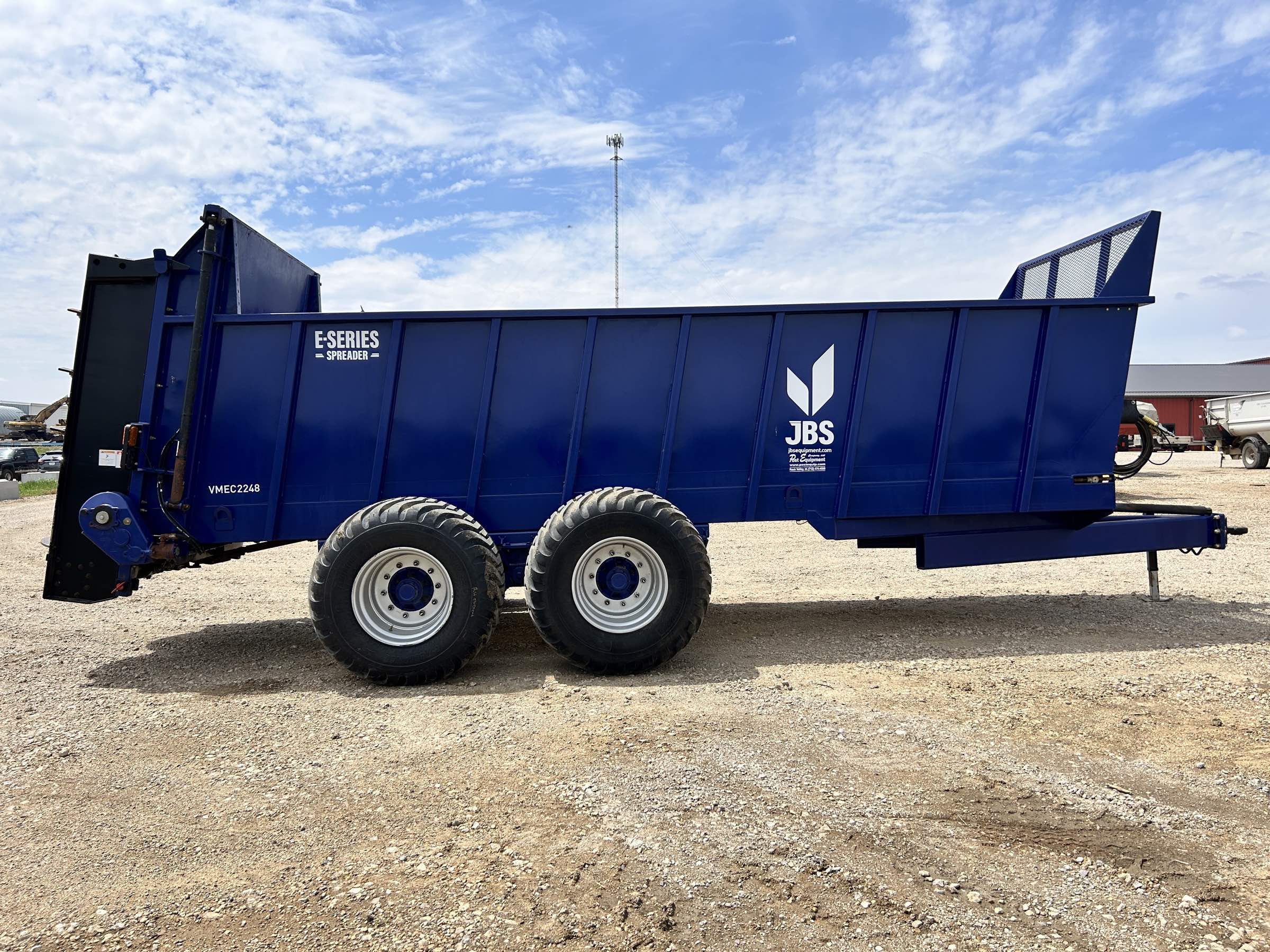 Used 2023 JBS 2248-3.0 Manure Spreader! Bulk head, bull pull, small 1000 CV PTO, light kit! Log chain single web, tandem axle, spring ride suspension!