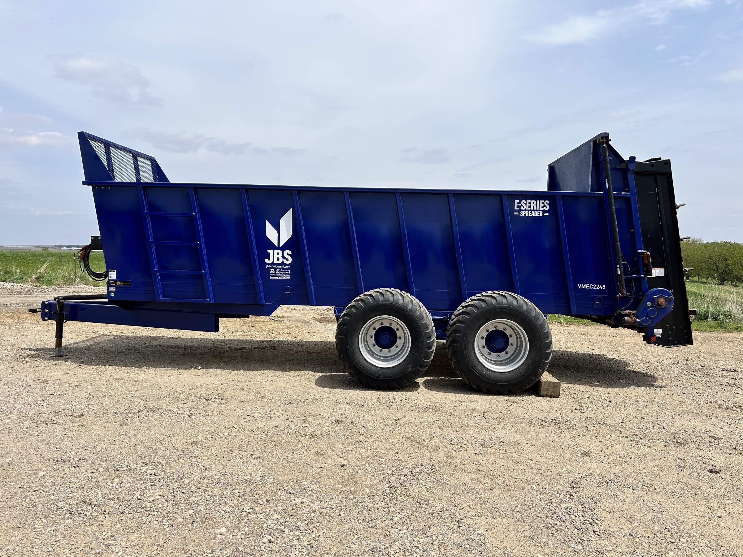 Used 2023 JBS 2248-3.0 Manure Spreader! Bulk head, bull pull, small 1000 CV PTO, light kit! Log chain single web, tandem axle, spring ride suspension!