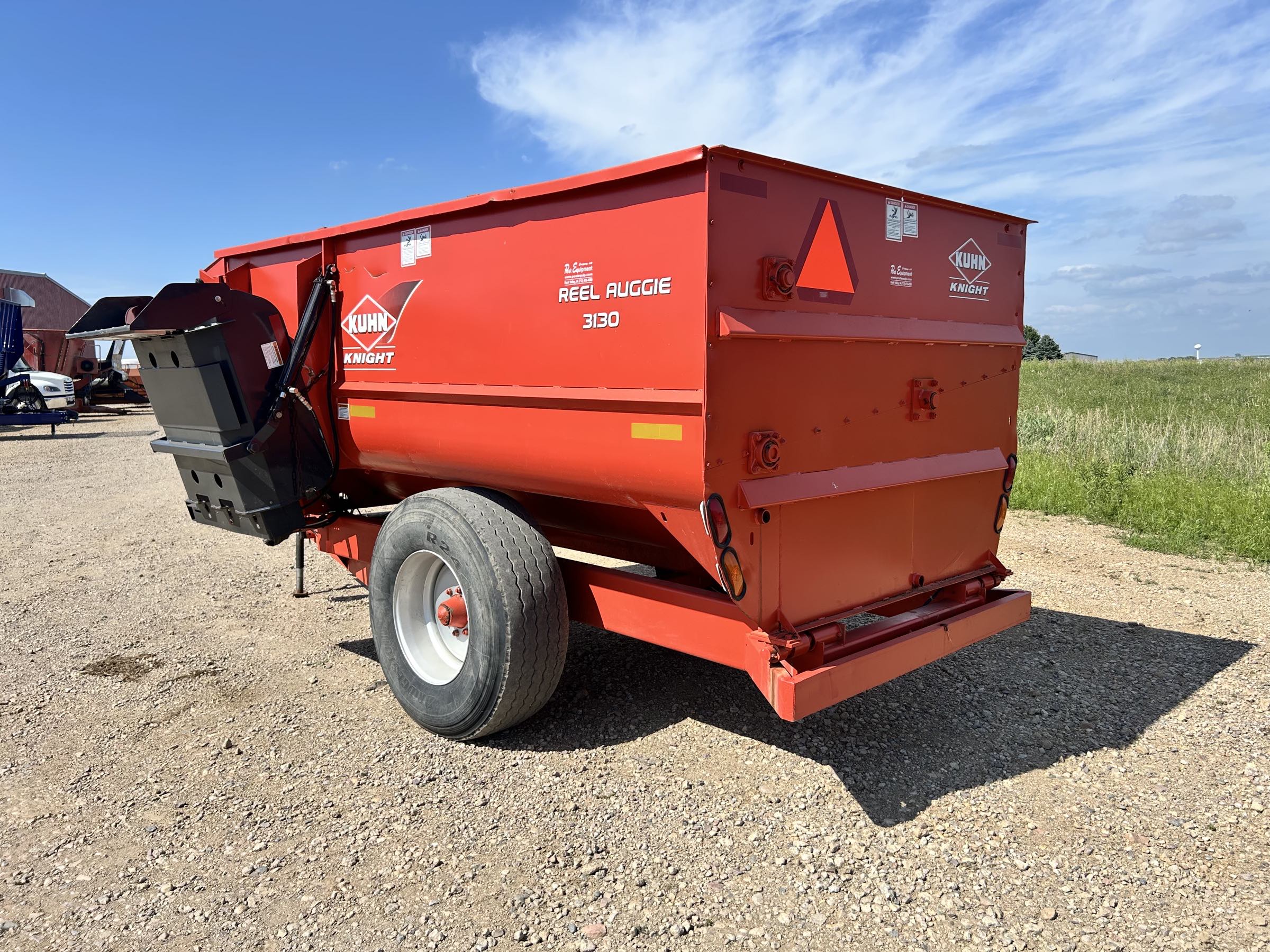 Kuhn Knight 3130 Reel Feed Mixer - Image 7