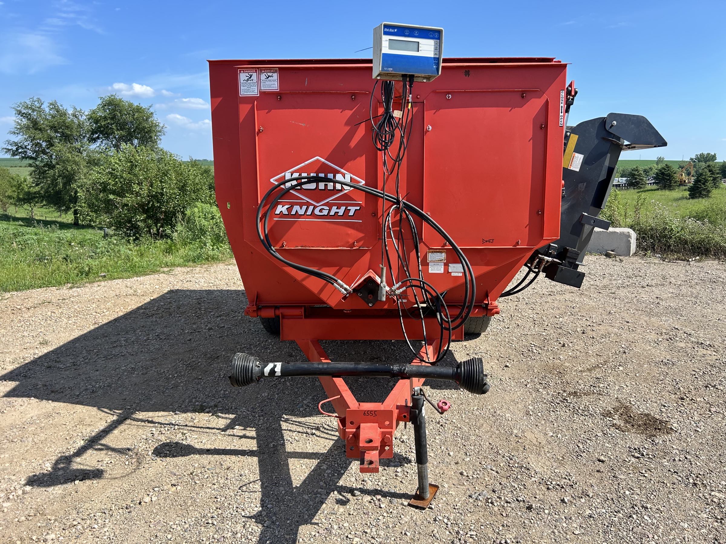Kuhn Knight 3130 Reel Feed Mixer - Image 2