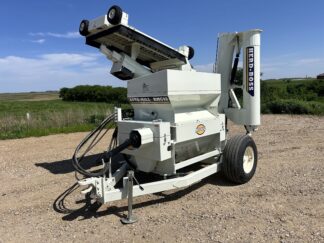 Used 2025 Herd-Boss/Renn RMC 48 roller mill! One owner trade, with less than 100,000 bushel of corn through it! 16" X 48" 5 cut cast rolls, 12" X 12' folding inlet hydraulic truck hopper, 1:1 drive, 14" X 12' folding discharge auger with Hydraulic controls. Powered by a 540 PTO.
