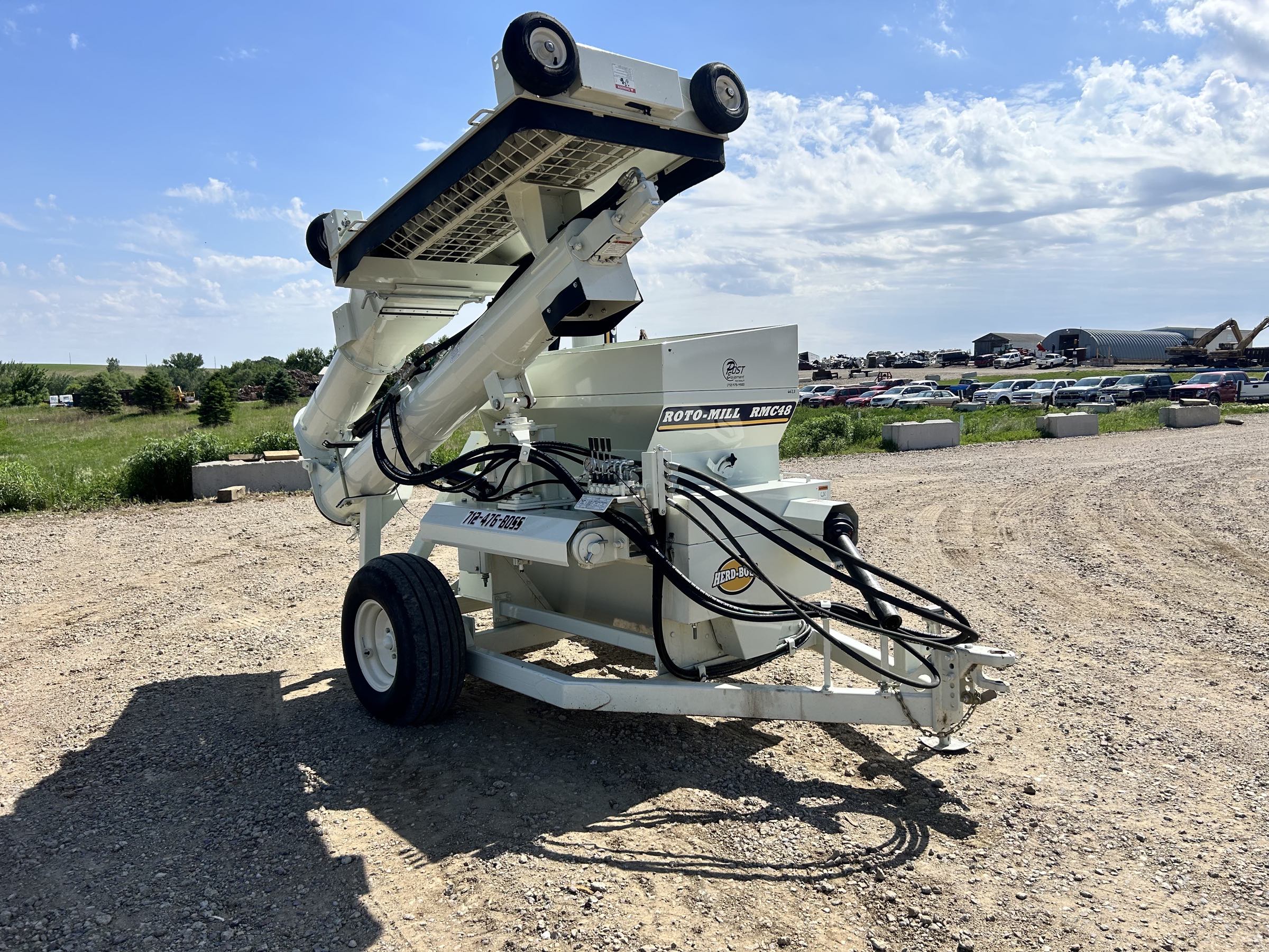 Used 2025 Herd-Boss/Renn RMC 48 roller mill! One owner trade, with less than 100,000 bushel of corn through it! 16" X 48" 5 cut cast rolls, 12" X 12' folding inlet hydraulic truck hopper, 1:1 drive, 14" X 12' folding discharge auger with Hydraulic controls. Powered by a 540 PTO.