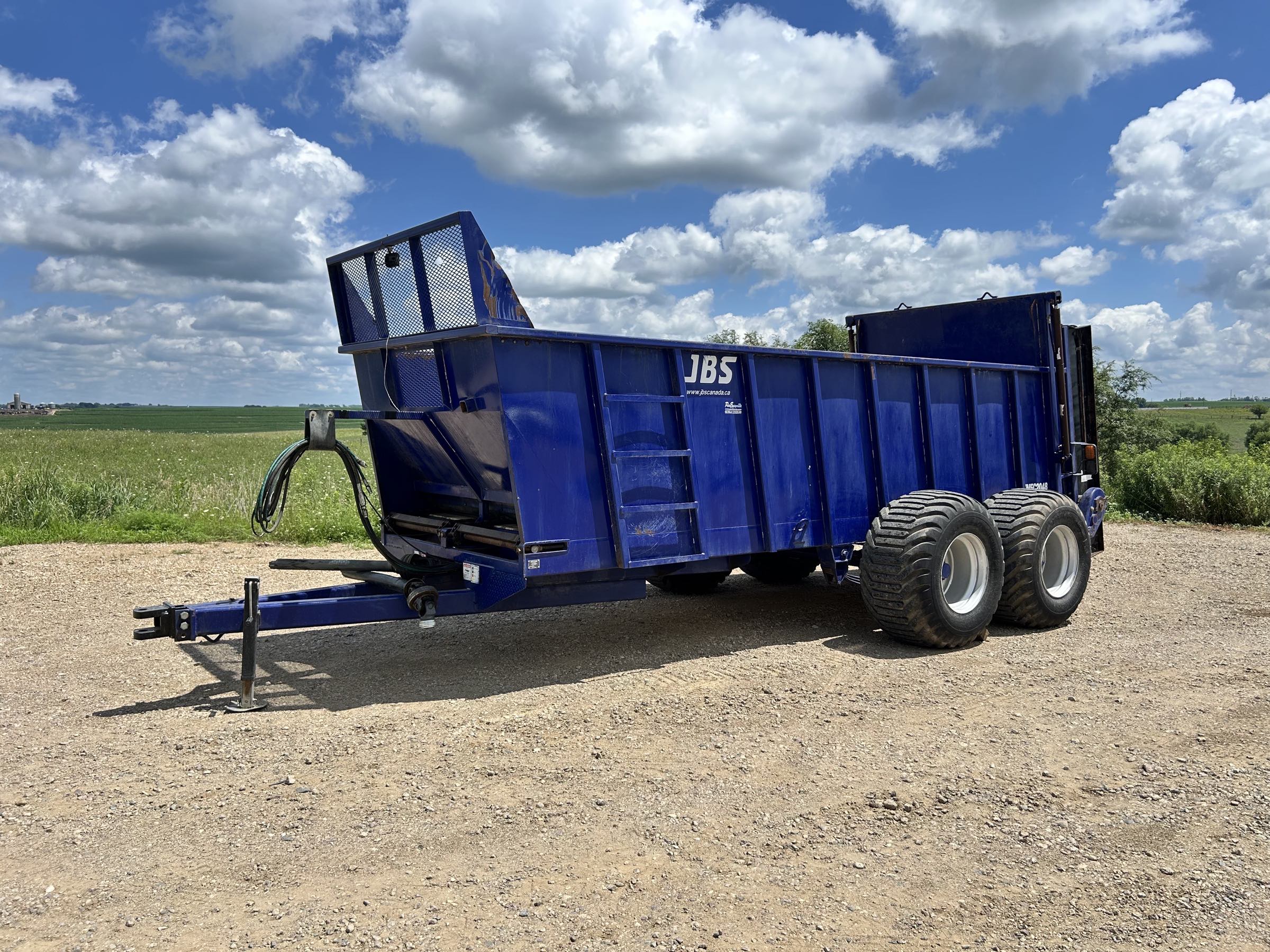 JBS 2048 Manure Spreader