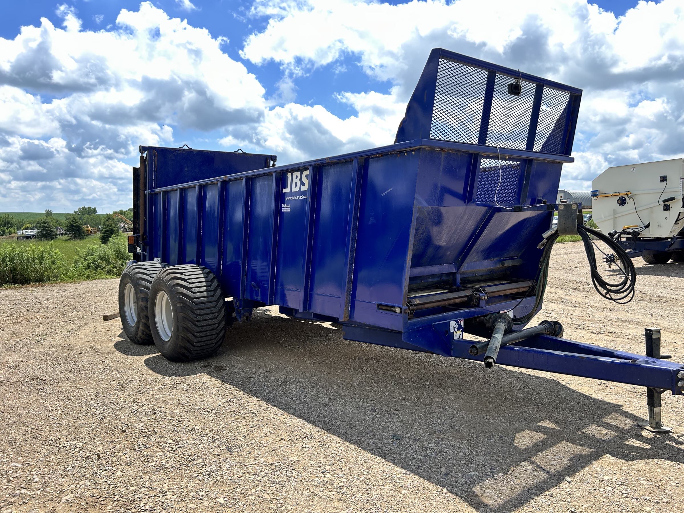 JBS 2048 Manure Spreader - Image 4