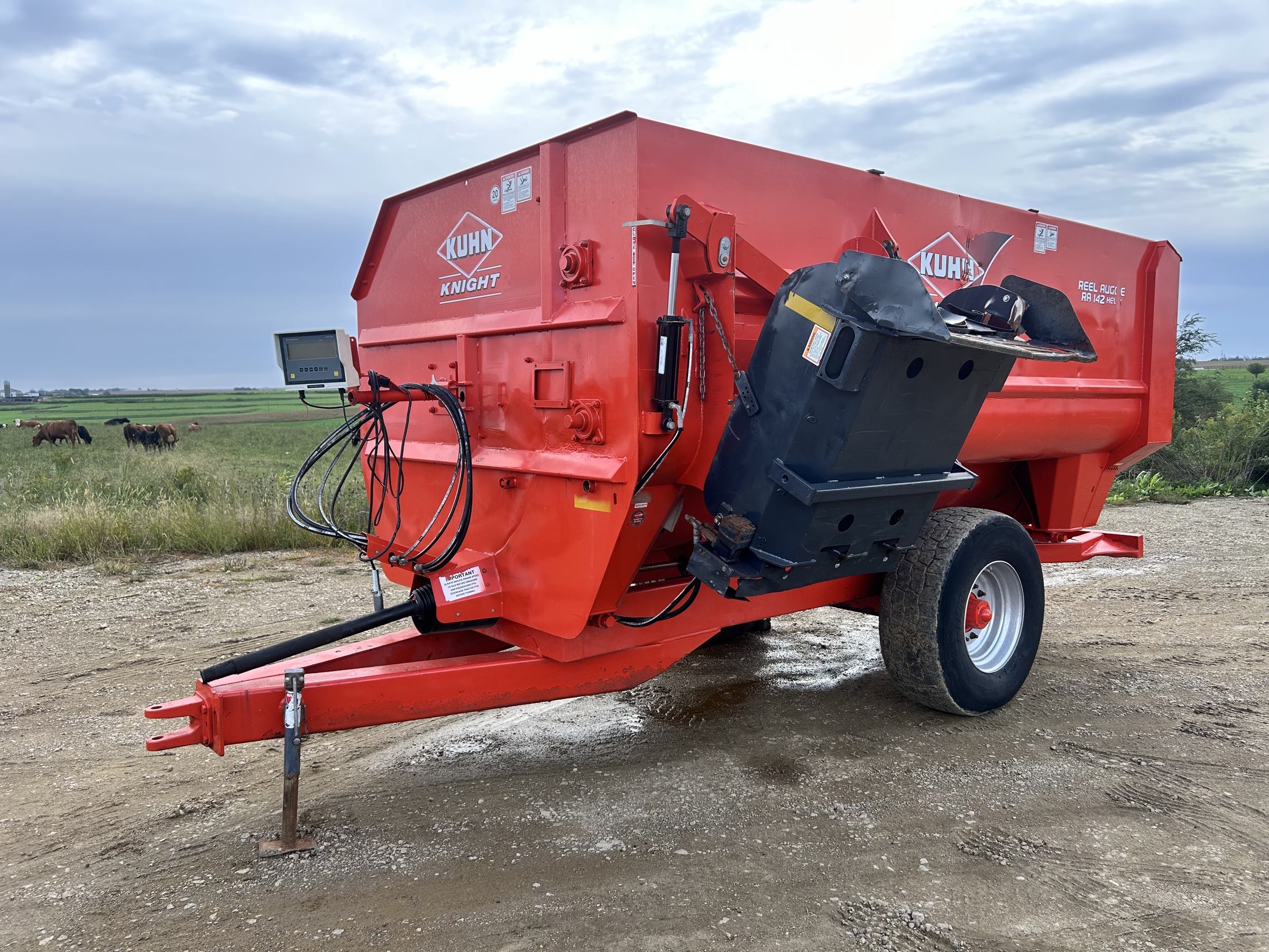 Kuhn Knight RA142 Reel Feed Mixer